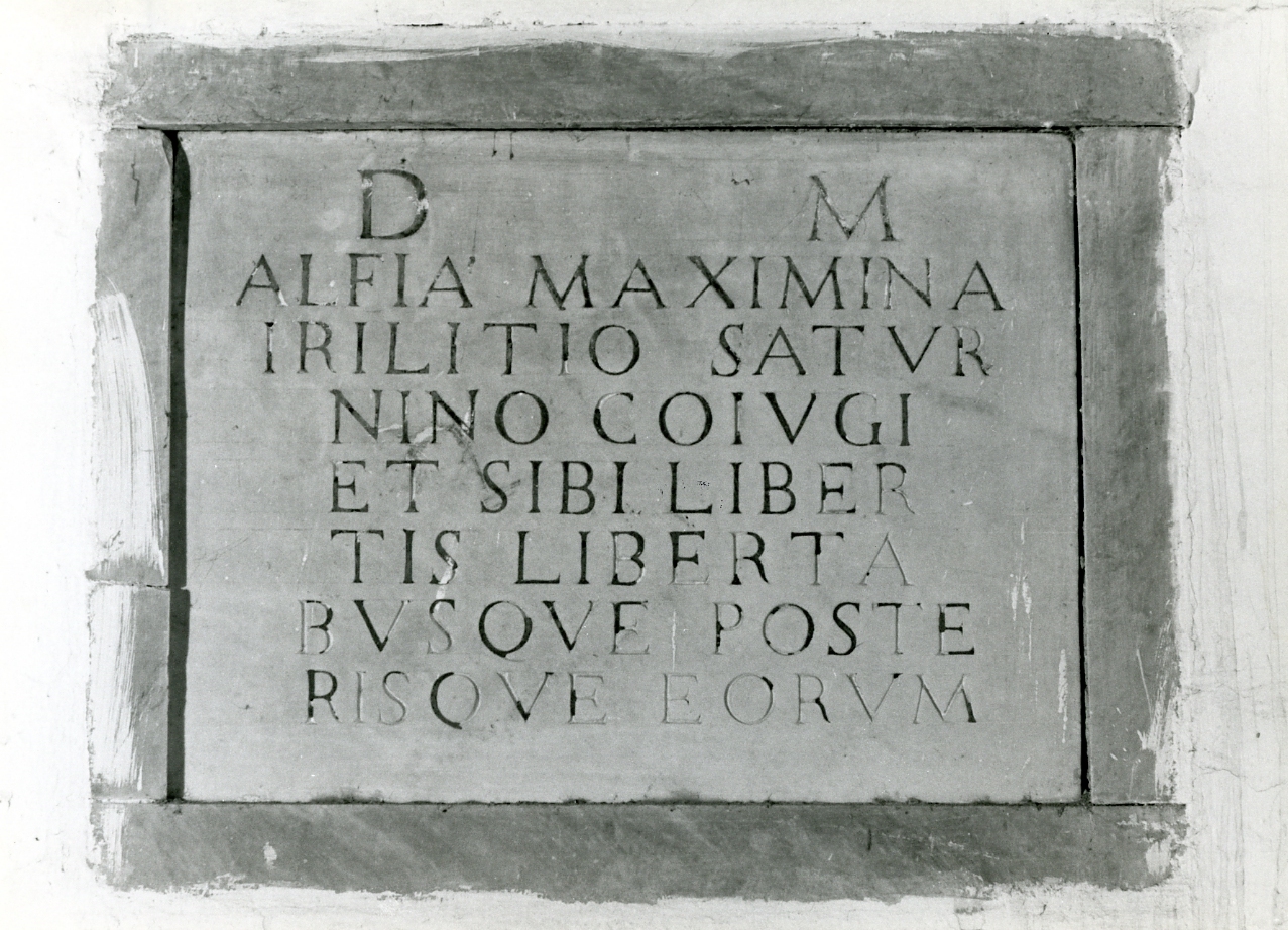 lapide, frammento - bottega napoletana (sec. XVIII)