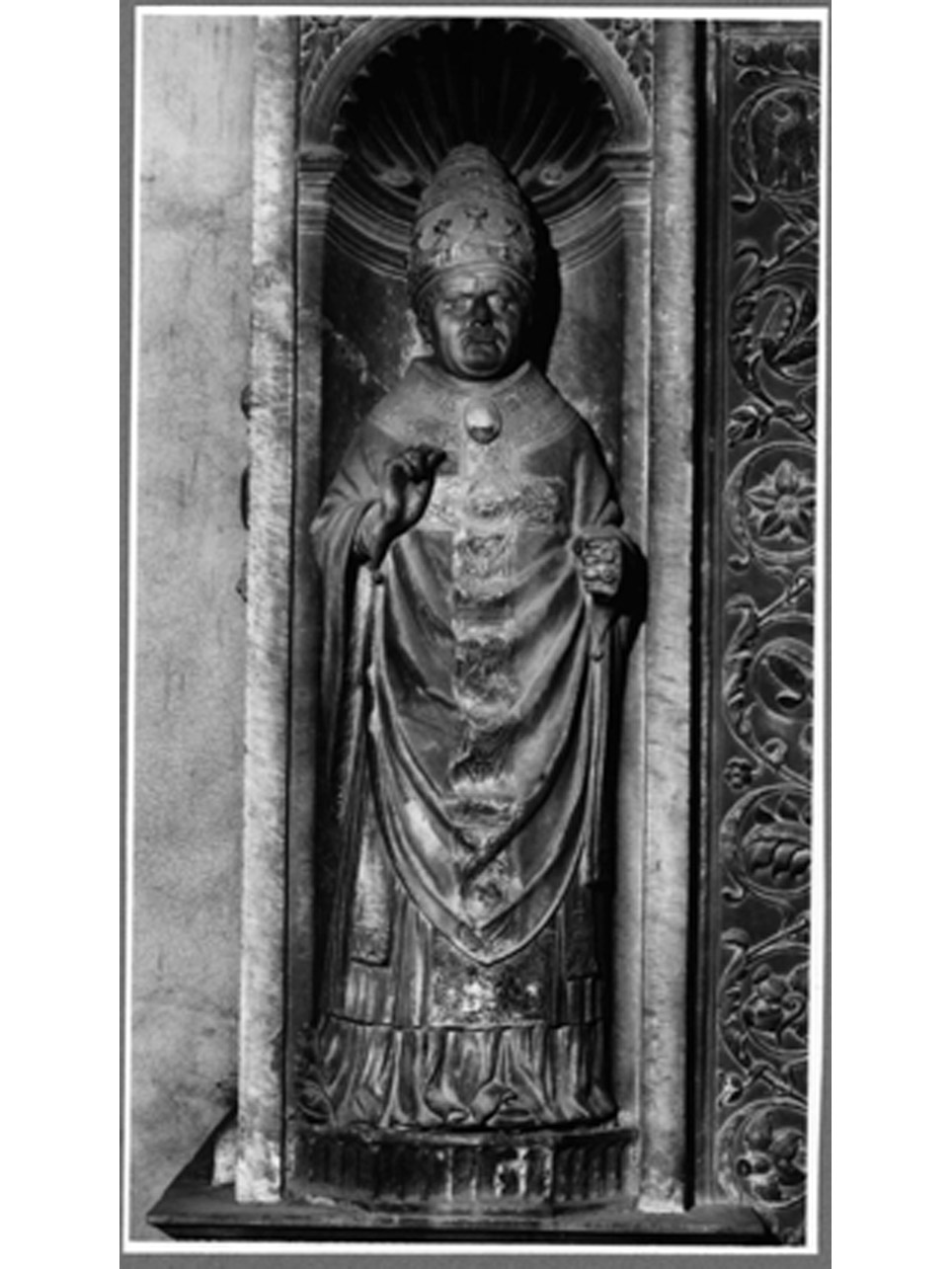 San Gregorio Magno (scultura, elemento d'insieme) di Pietro da Milano (sec. XV)