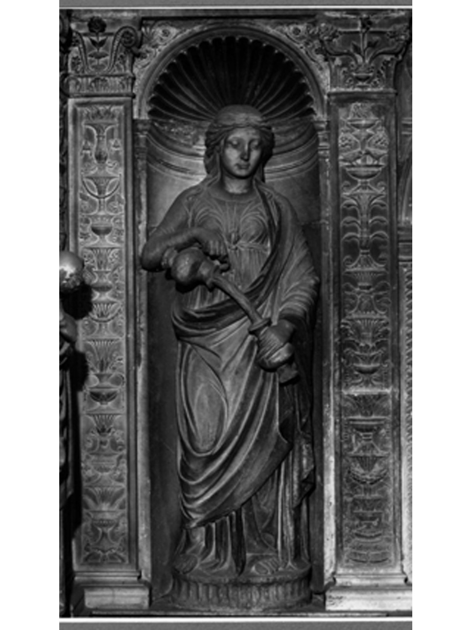 allegoria della Temperanza (statua, elemento d'insieme) di Pietro da Milano (sec. XV)