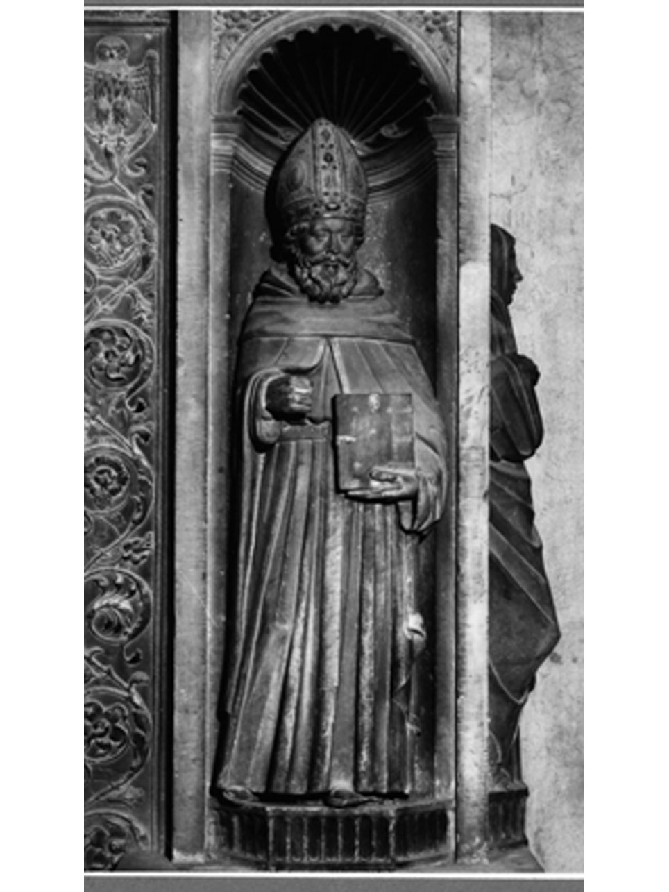 Sant'Agostino (scultura, elemento d'insieme) di Pietro da Milano (bottega) (sec. XV)