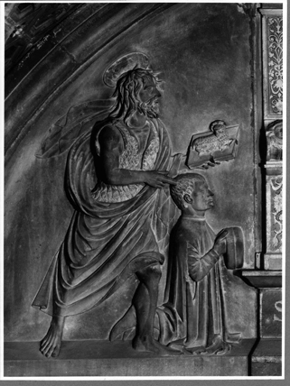 San Giovanni Battista presenta Giovanni Miroballo alla Madonna (rilievo, elemento d'insieme) di Pietro da Milano (bottega) (sec. XV)