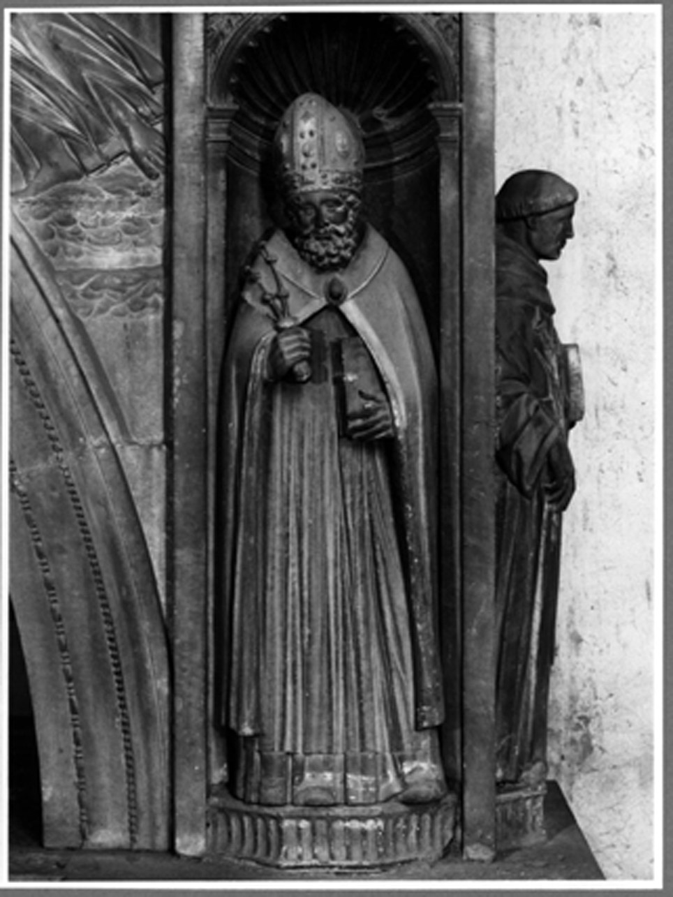 Santo vescovo (scultura, elemento d'insieme) - ambito lombardo (sec. XV)