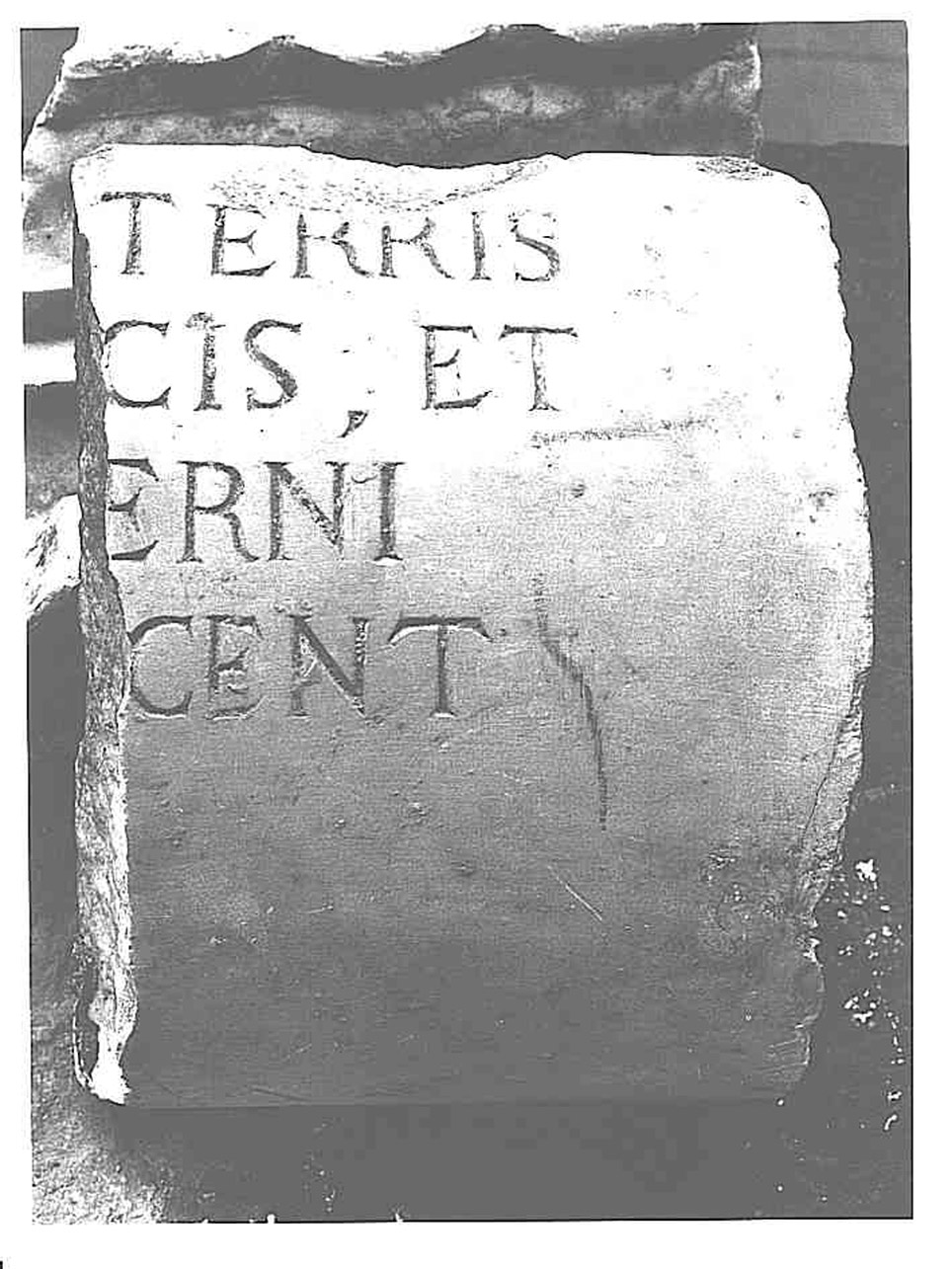 lapide, frammento - bottega napoletana (prima metà sec. XVIII)