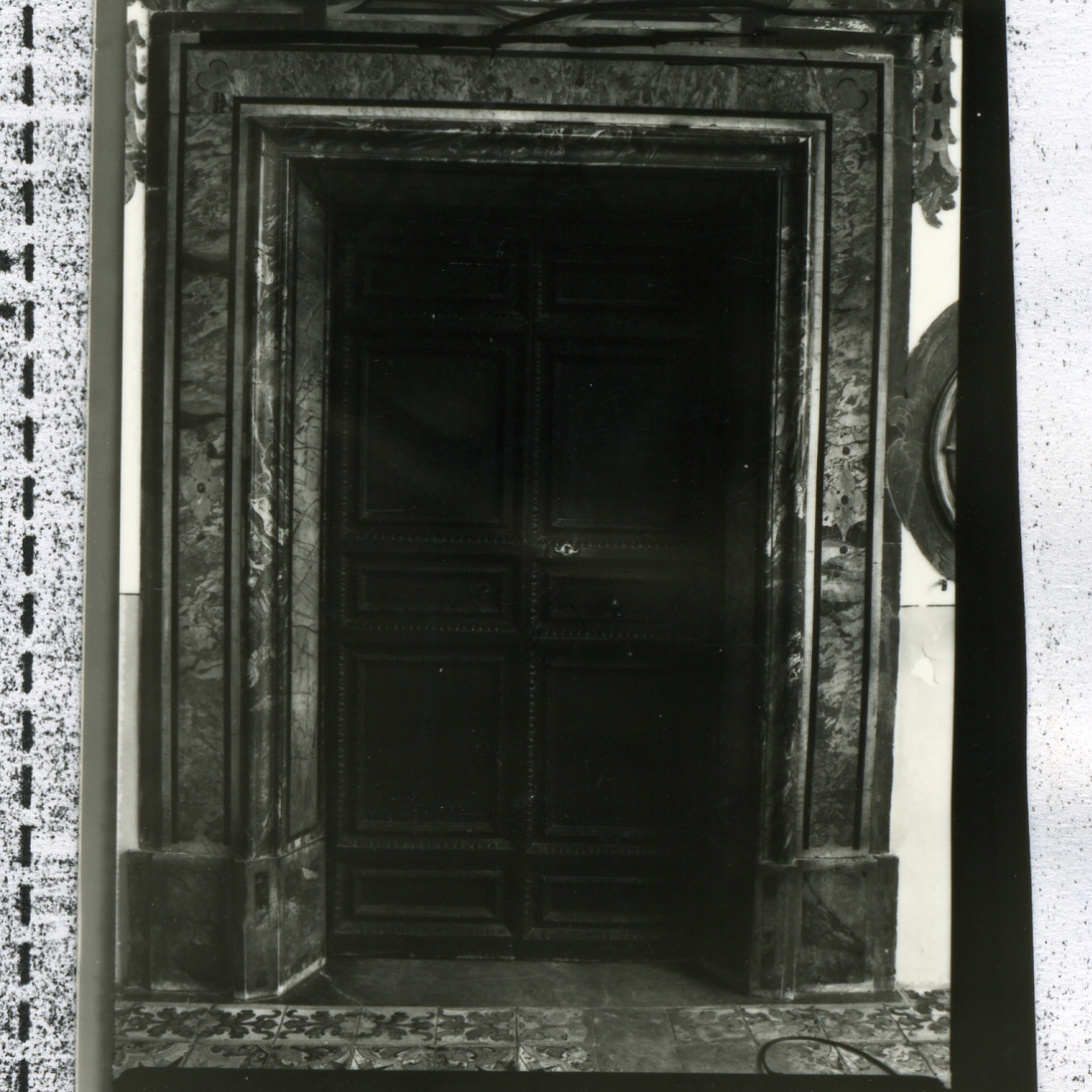 porta - a due battenti - bottega napoletana (prima metà sec. XVIII)