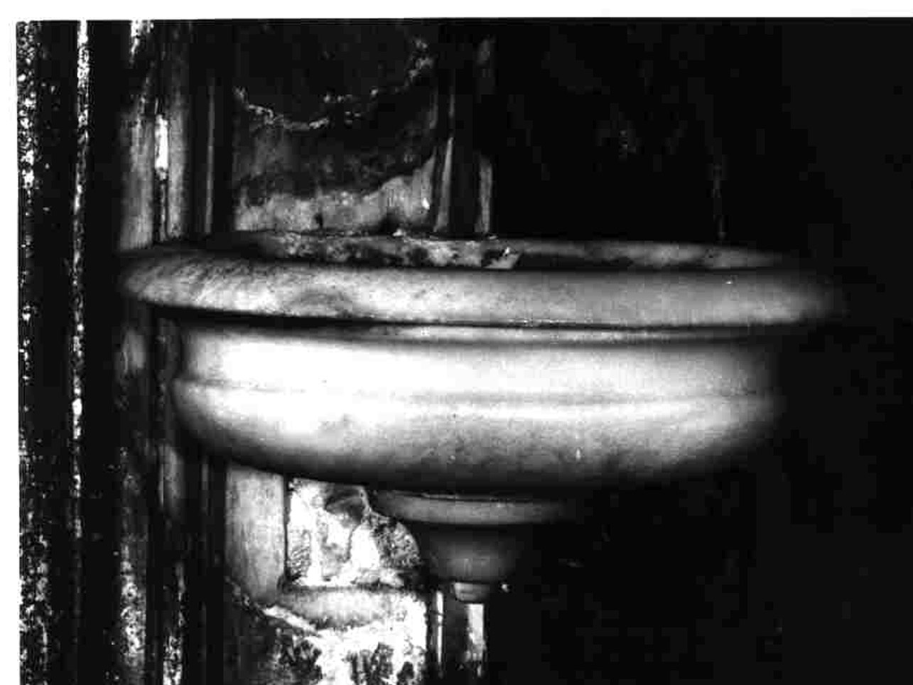 acquasantiera da parete - bottega napoletana (prima metà sec. XVIII)