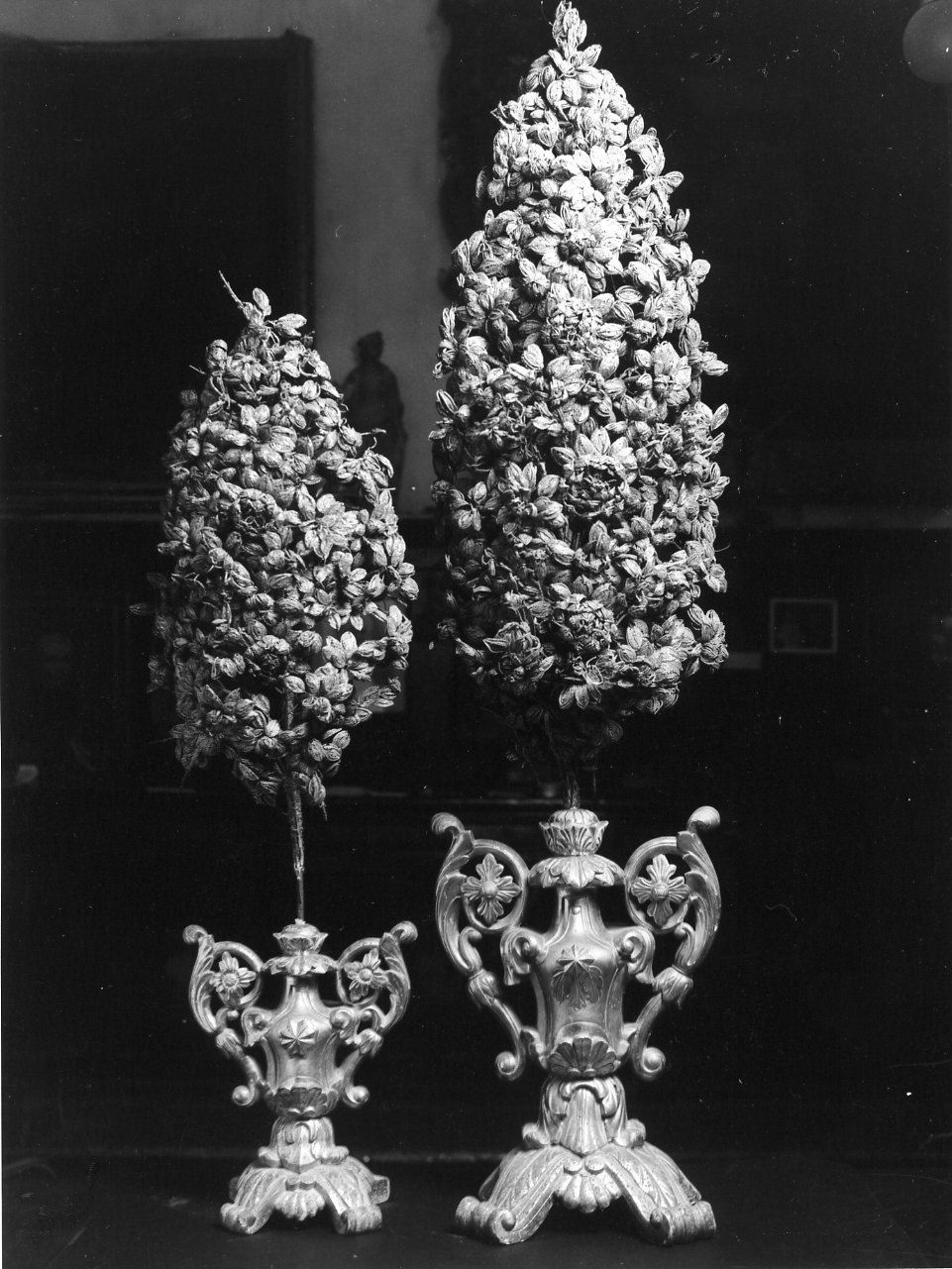 vaso d'altare con composizione floreale - bottega campana (seconda metà sec. XIX)