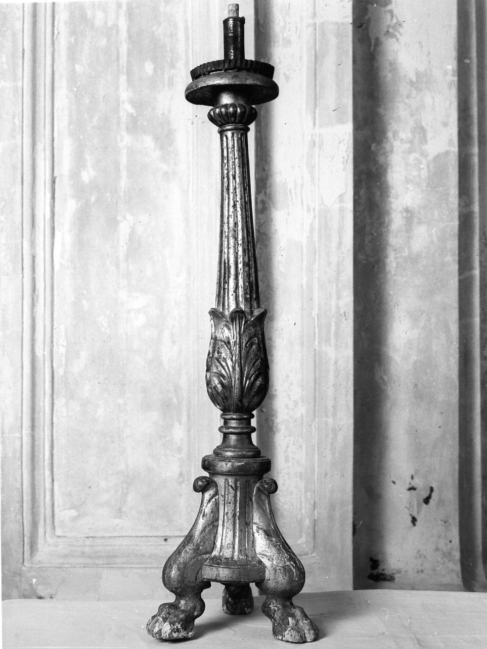 candeliere d'altare, serie - bottega campana (seconda metà sec. XIX)