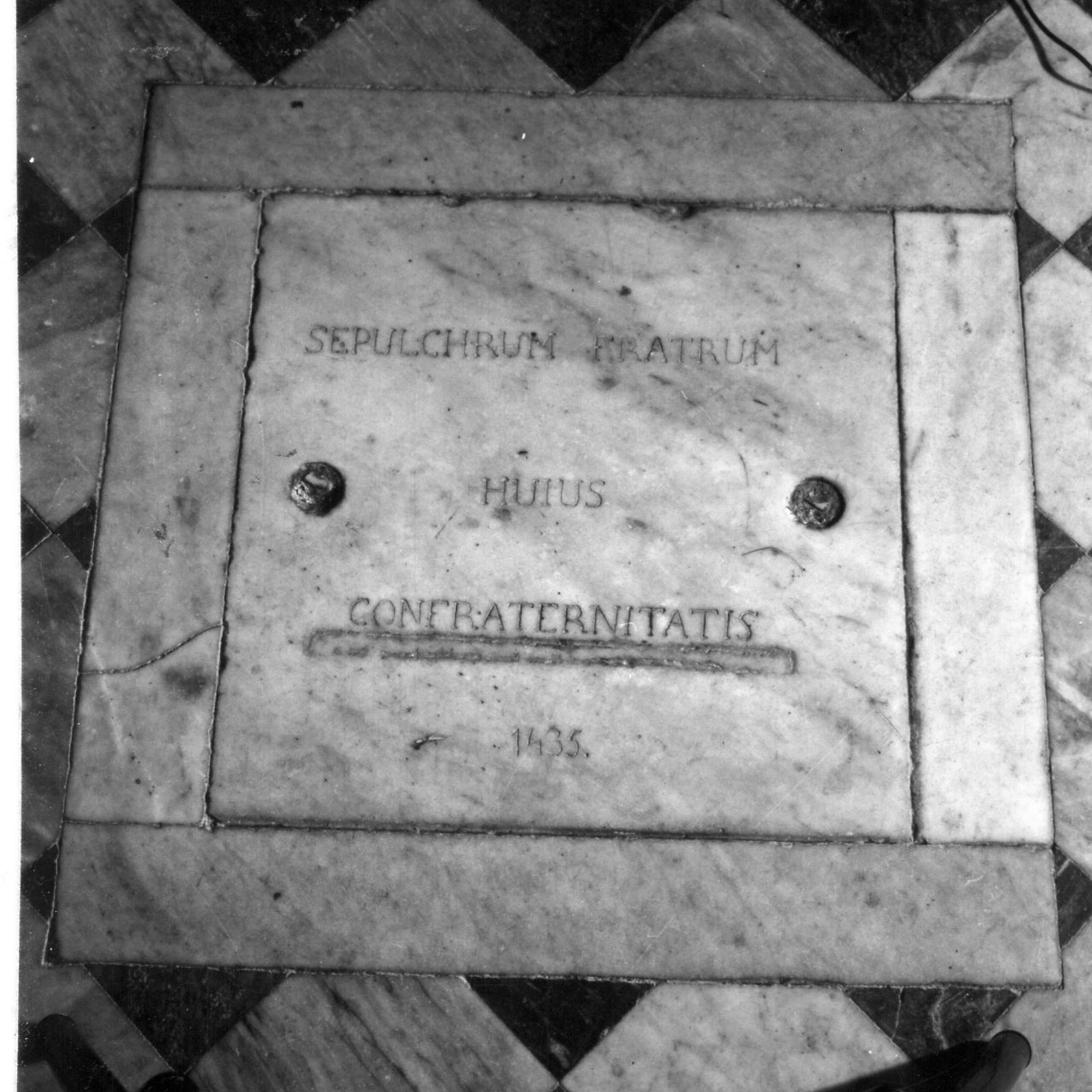 lastra tombale - bottega campana (sec. XVIII)