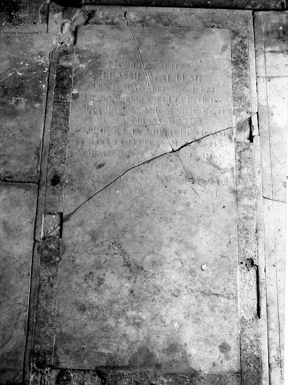 lastra tombale - bottega campana (prima metà sec. XIX)