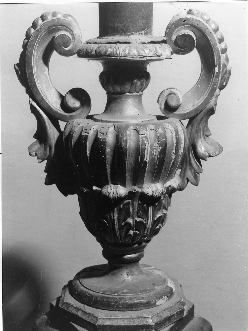 vaso d'altare con composizione floreale - bottega campana (seconda metà sec. XIX)