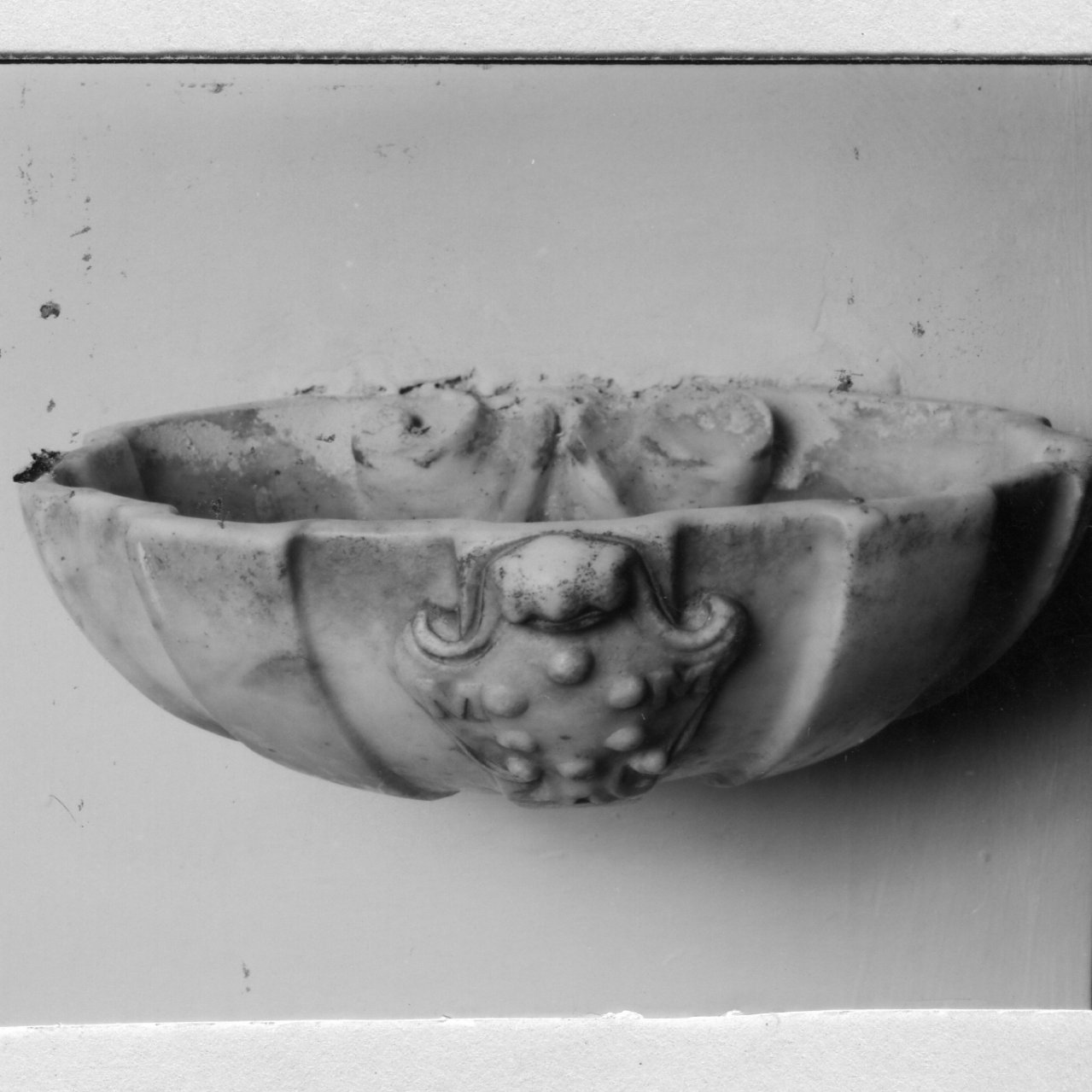 acquasantiera - a conchiglia, serie - bottega campana (sec. XIX)