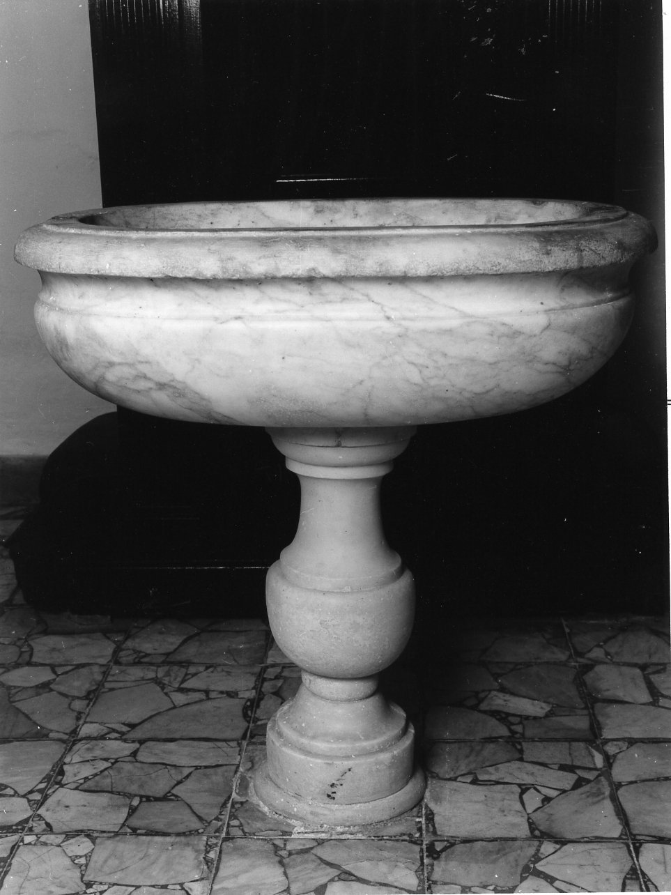 fonte battesimale - bottega campana (sec. XIX)