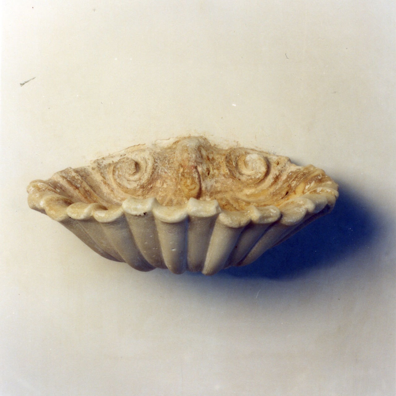 acquasantiera da parete - bottega napoletana (metà sec. XVIII)