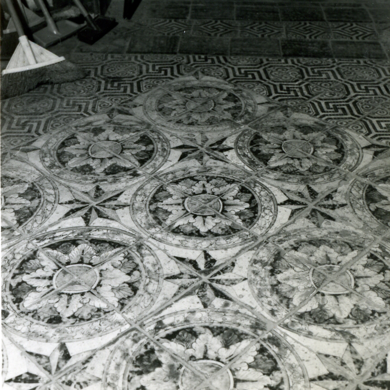 PAVIMENTO - BOTTEGA NAPOLETANA (Prima metà sec. XIX)