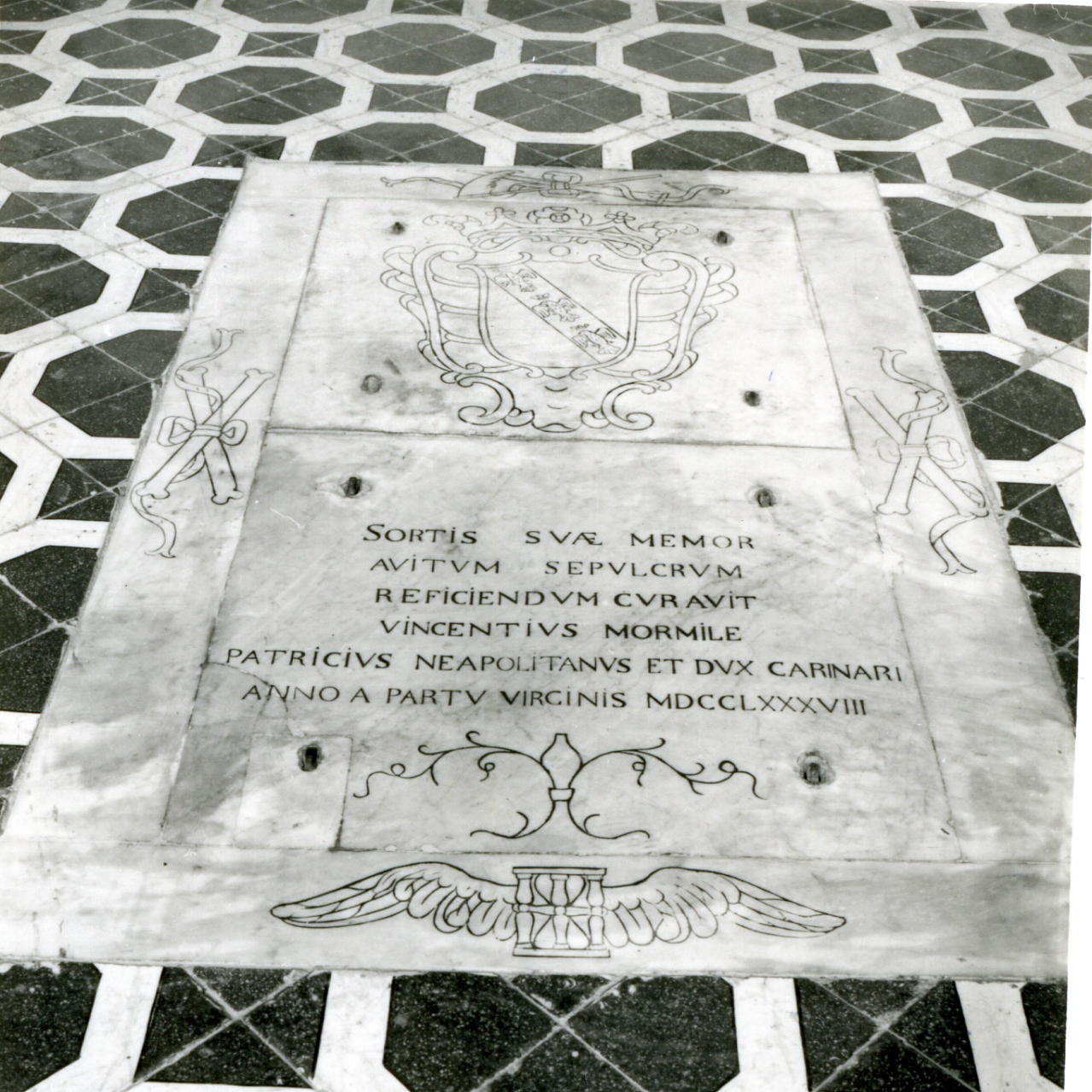 lastra tombale - bottega napoletana (sec. XVIII)