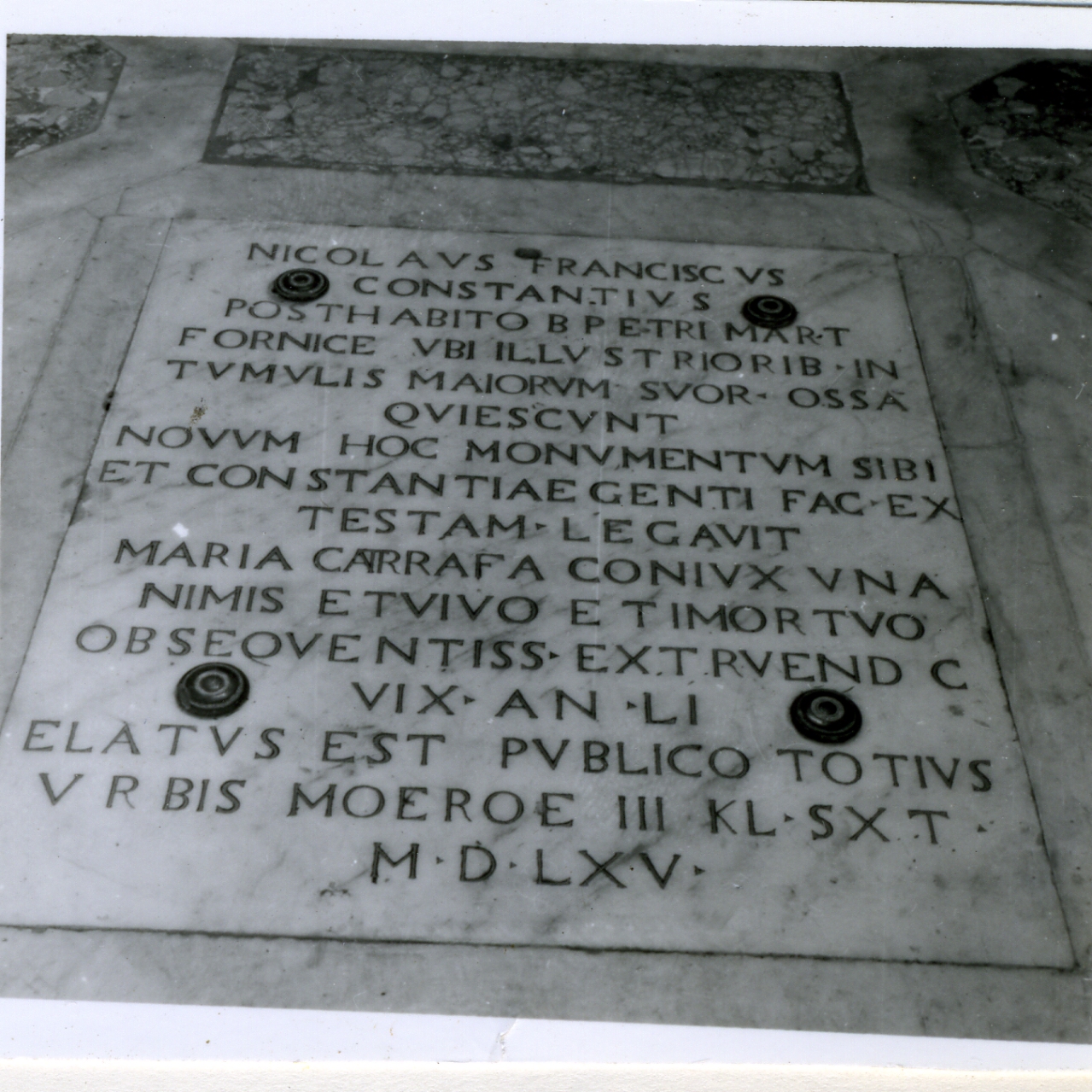 lastra tombale - bottega napoletana (sec. XVI)