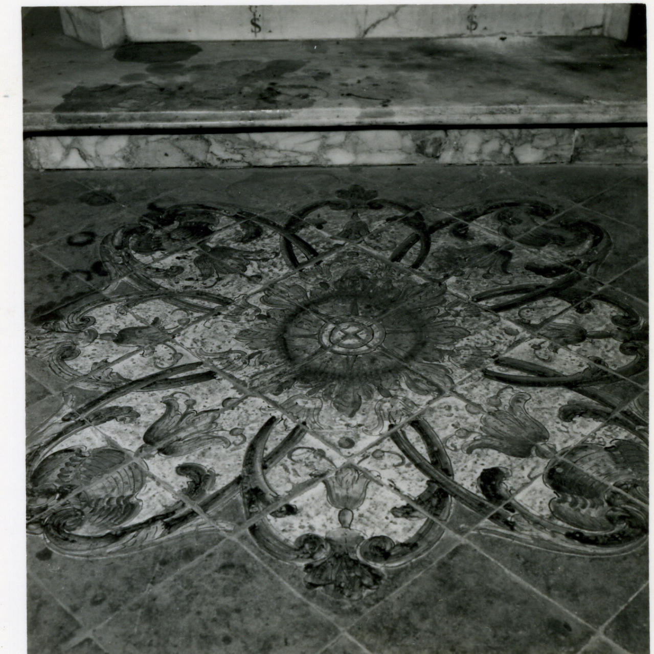 PAVIMENTO - BOTTEGA NAPOLETANA (Seconda metà sec. XVIII)