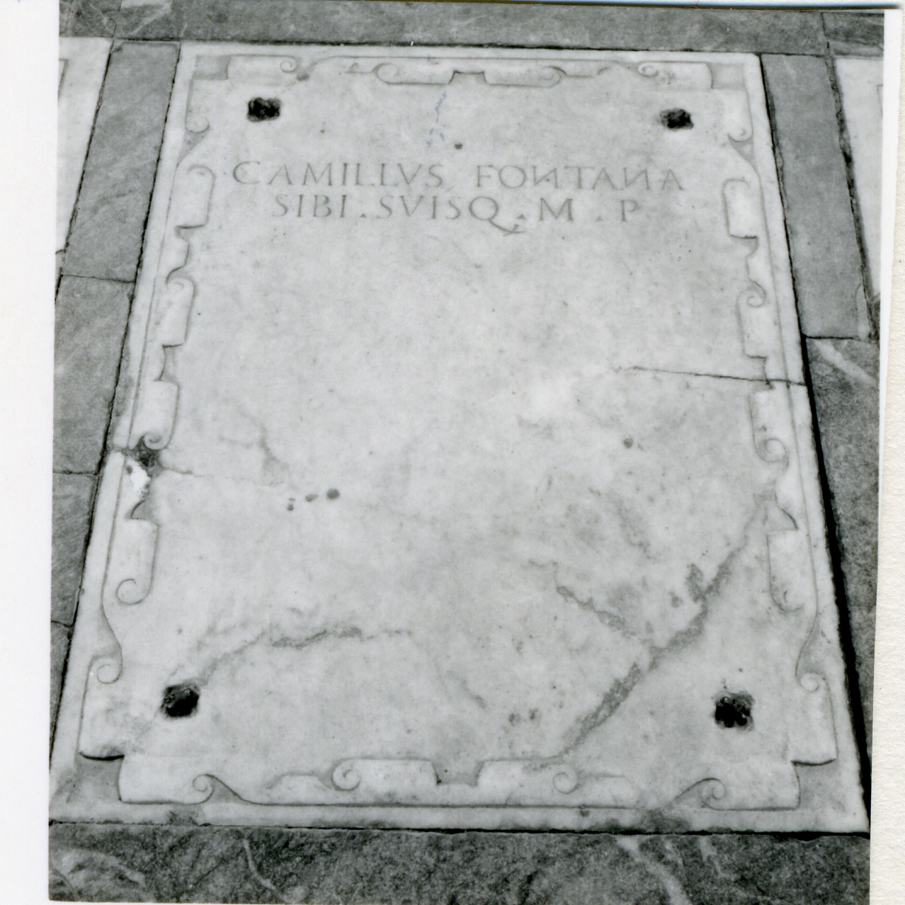 LASTRA TOMBALE - ambito napoletano (FINE Sec. XVI)