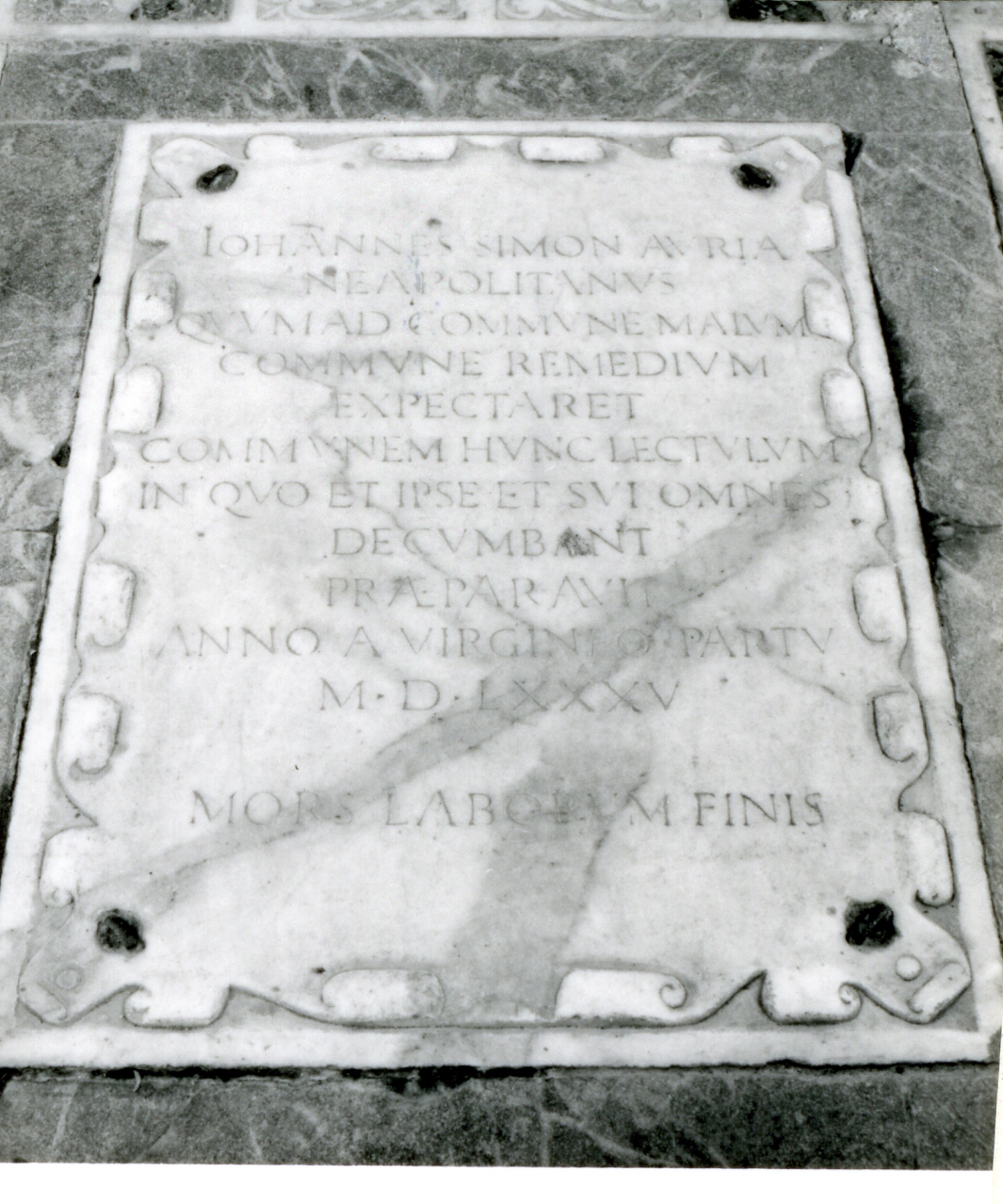 lapide tombale - bottega napoletana (ultimo quarto sec. XVI)