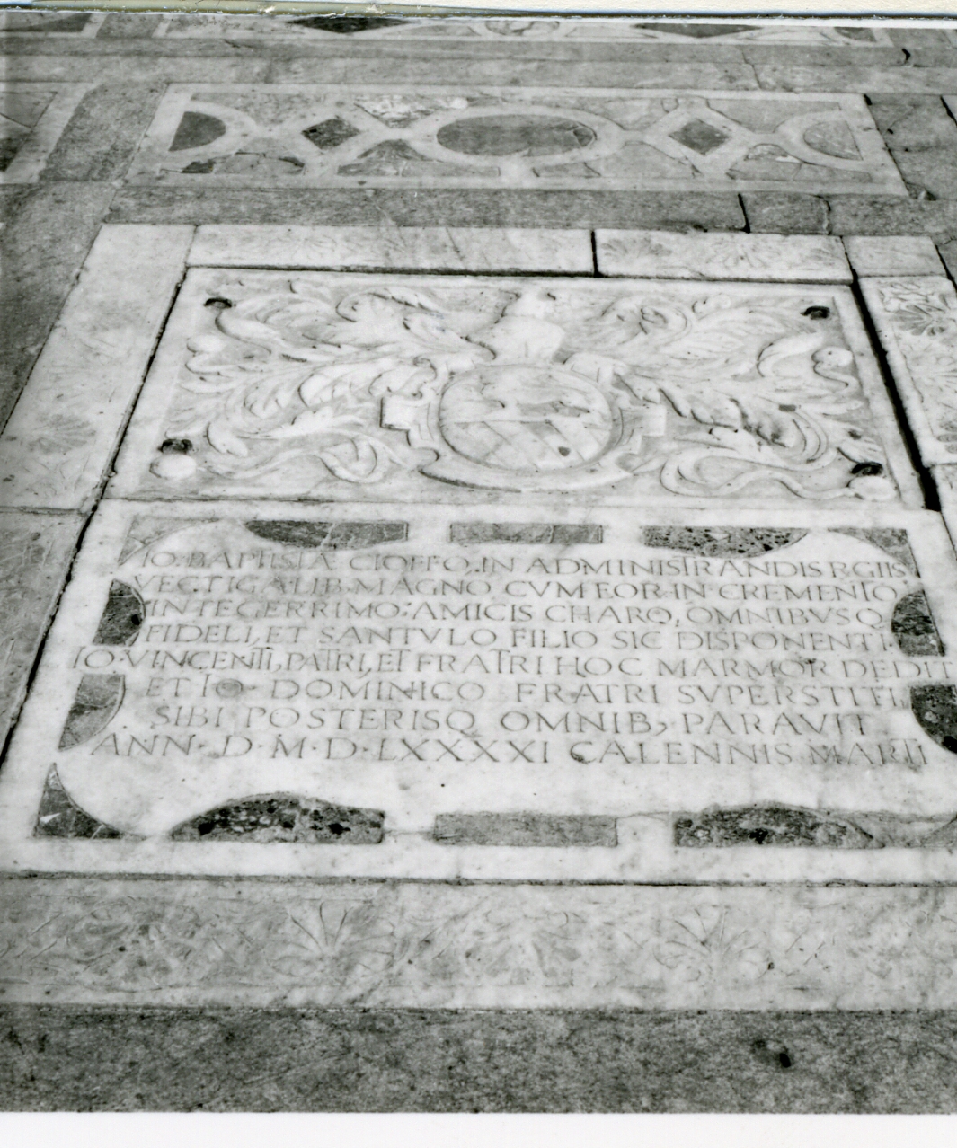 lastra tombale - bottega napoletana (sec. XVI)