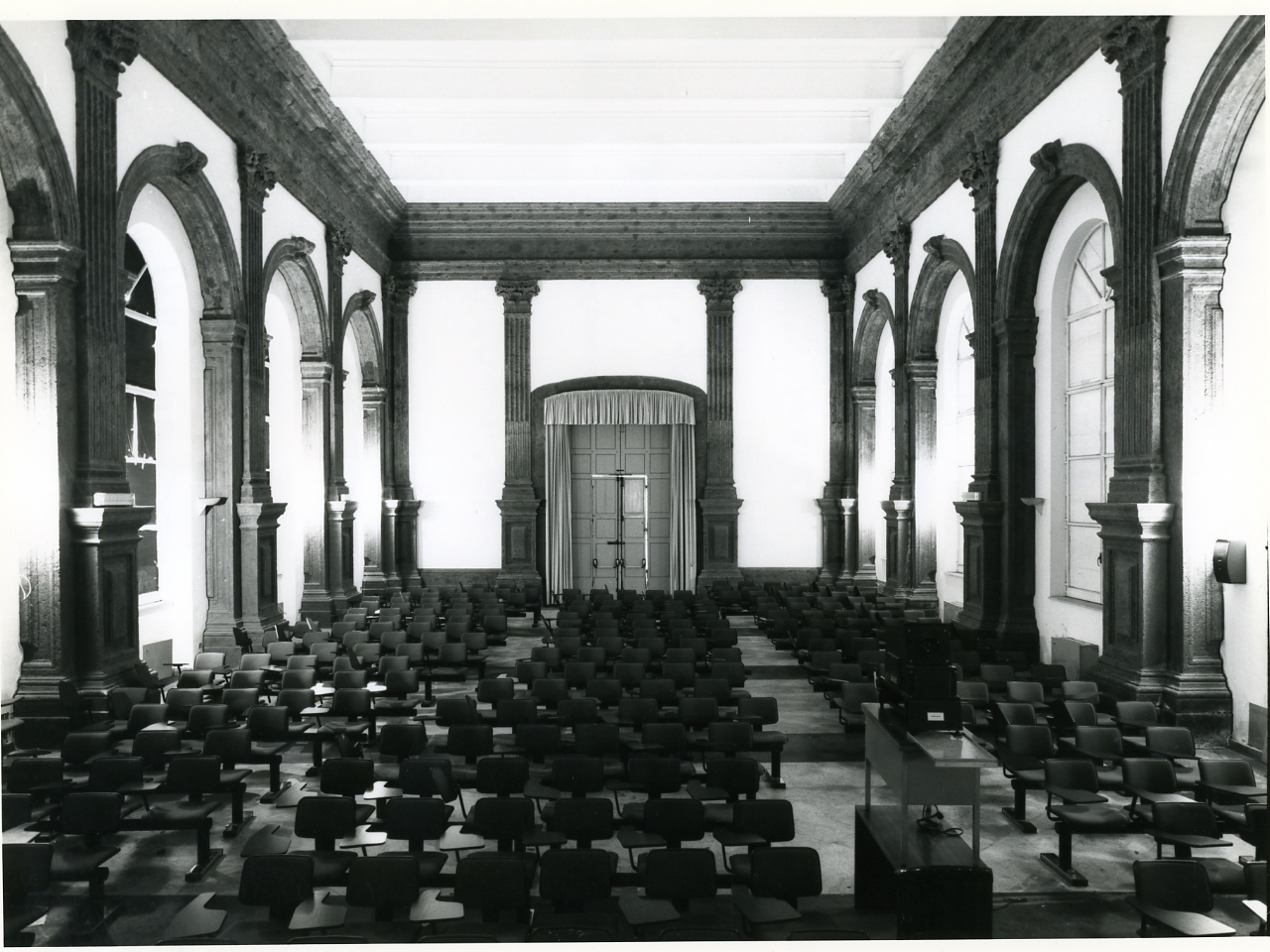 DECORAZIONE PLASTICA, COMPLESSO DECORATIVO - BOTTEGA NAPOLETANA (Seconda metà Sec. XVI)