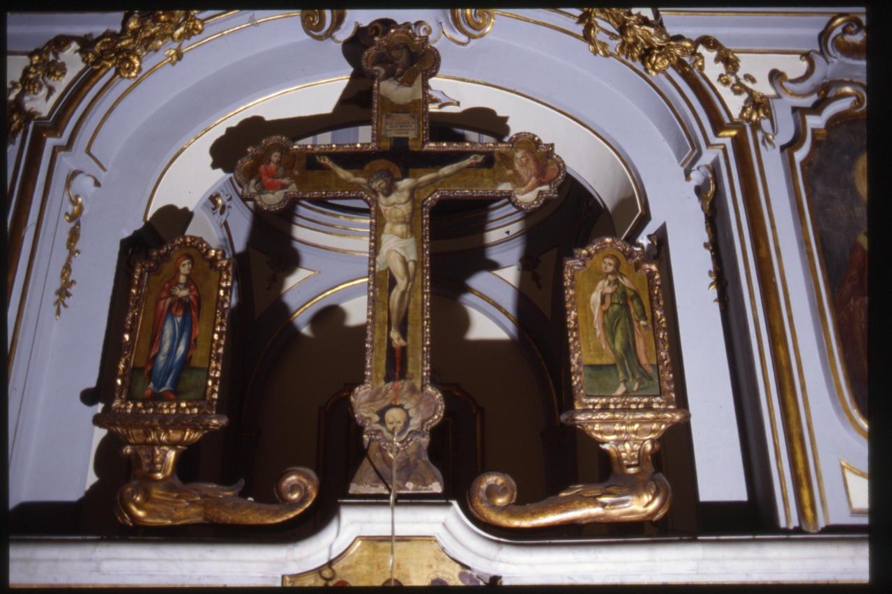 crocifissione di Cristo con la Madonna e San Giovanni evangelista (polittico, insieme) di Caruso Eustachio (sec. XVIII)