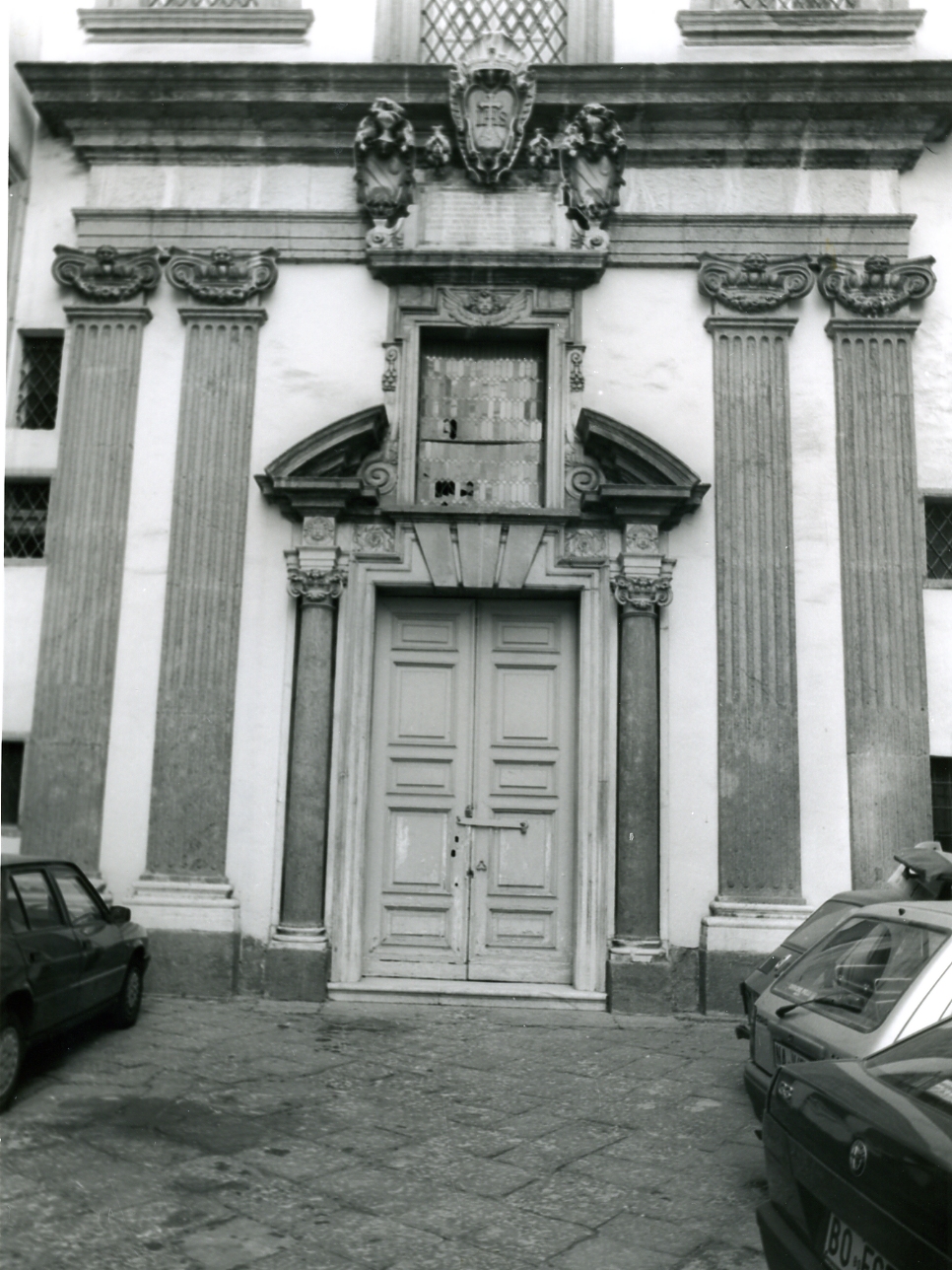 PORTA A RILIEVO, ELEMENTO D'INSIEME - BOTTEGA NAPOLETANA (PRIMO QUARTO sec. XVII)