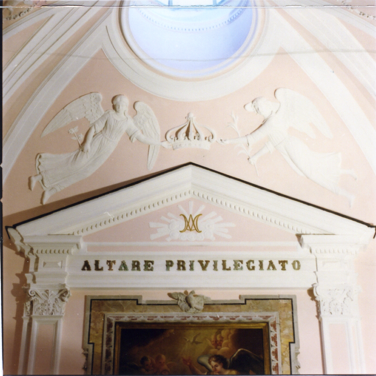 angeli reggicorona (decorazione plastica, ciclo) - bottega napoletana (prima metà sec. XIX)