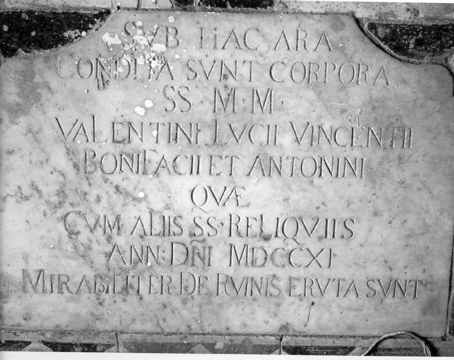 lastra tombale - bottega napoletana (primo quarto sec. XVIII)