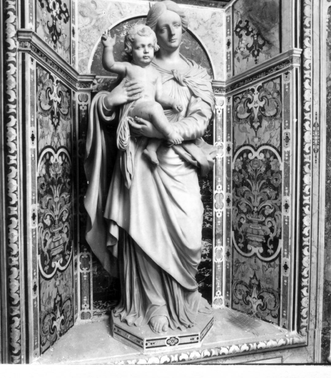 Madonna con Bambino (statua) di Mencaglia Giulio (sec. XVII)