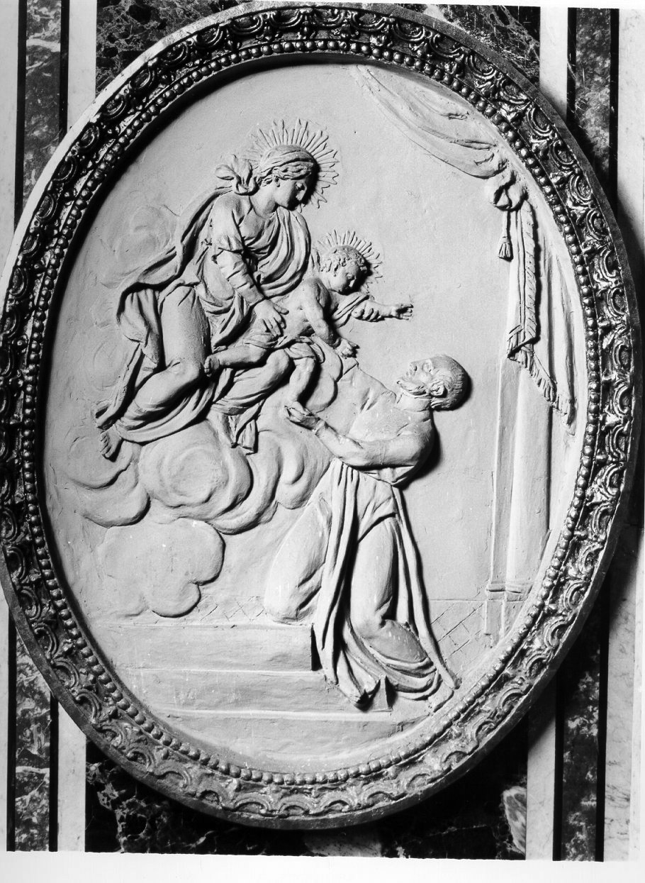 San Gaetano da Thiene con la Madonna e Gesù Bambino (rilievo) di Viva Angelo (inizio sec. XIX)