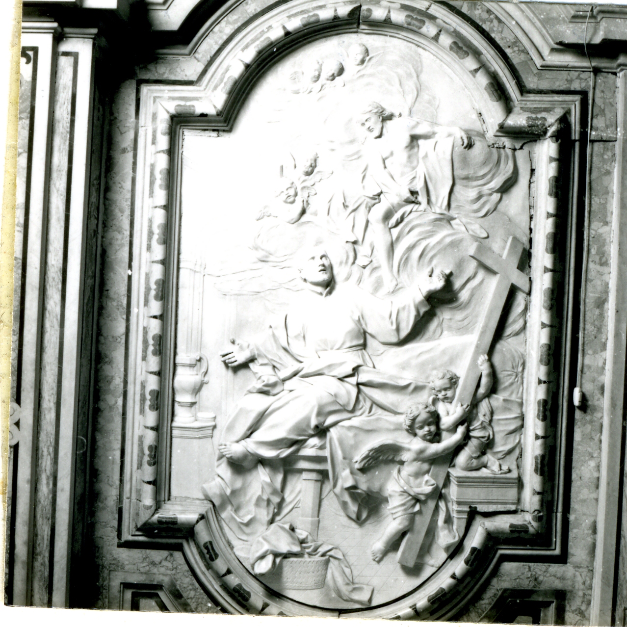 visione di San Gaetano da Thiene (rilievo) di Vaccaro Domenico Antonio (sec. XVIII)