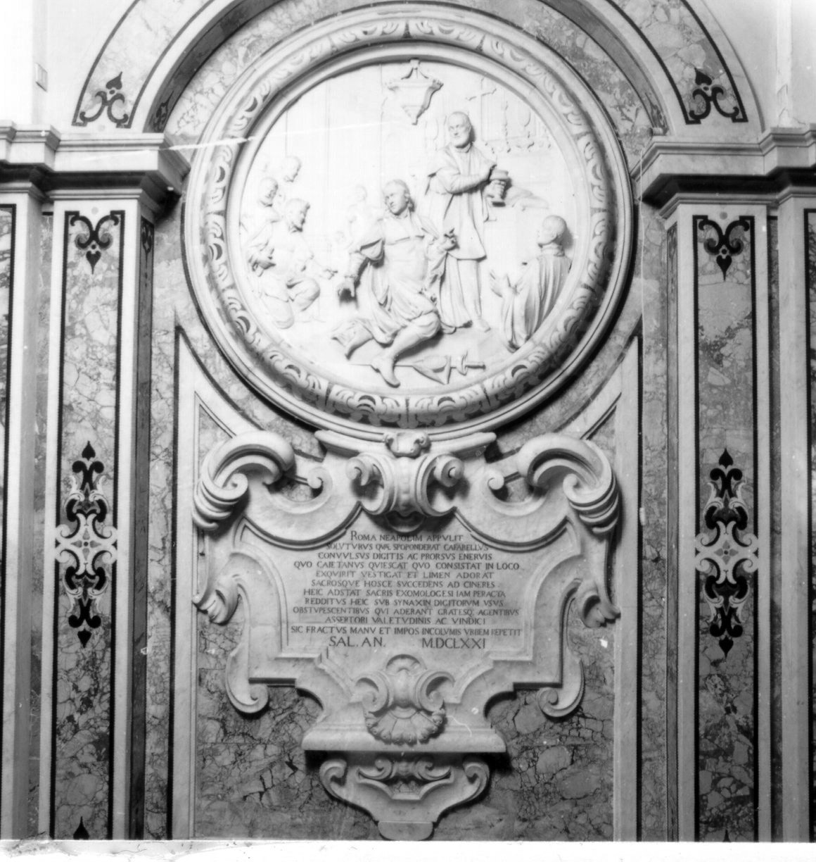guarigione miracolosa di Nicolo' Caffarelli (rilievo) di Vaccaro Domenico Antonio (sec. XVIII)