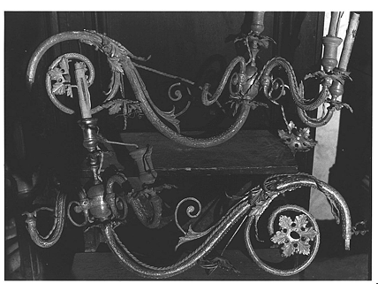 candeliere da parete, serie - bottega napoletana (inizio sec. XX)