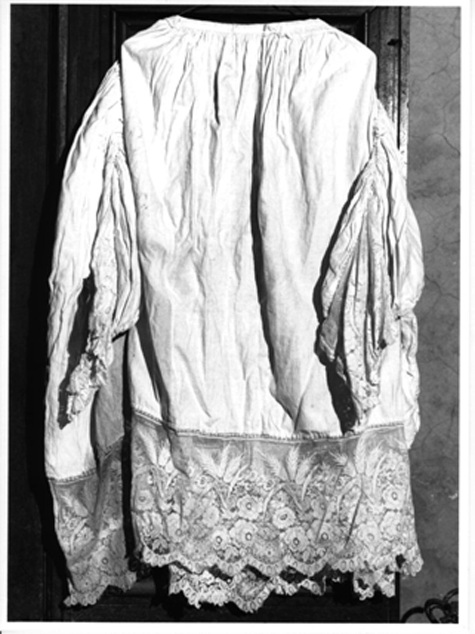 camice ecclesiastico, serie - manifattura napoletana (seconda metà sec. XX)