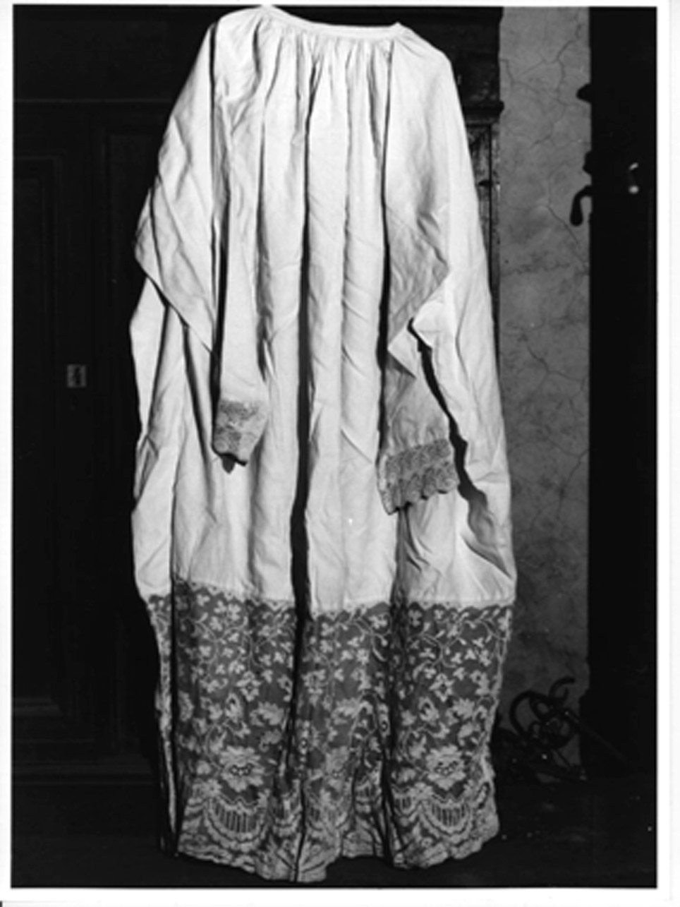 camice ecclesiastico, serie - manifattura napoletana (prima metà sec. XX)