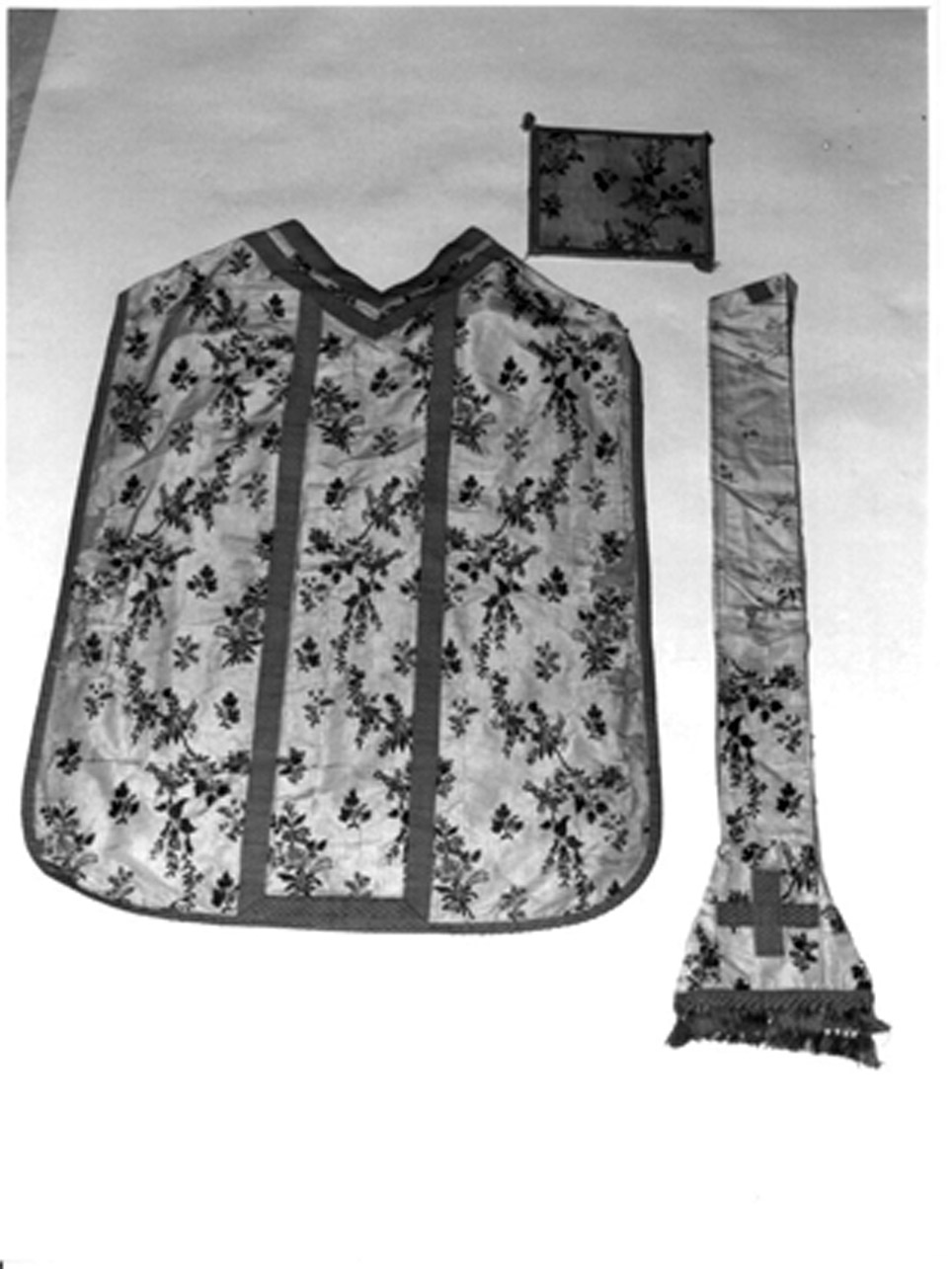 paramento liturgico - manifattura napoletana (inizio sec. XVIII)