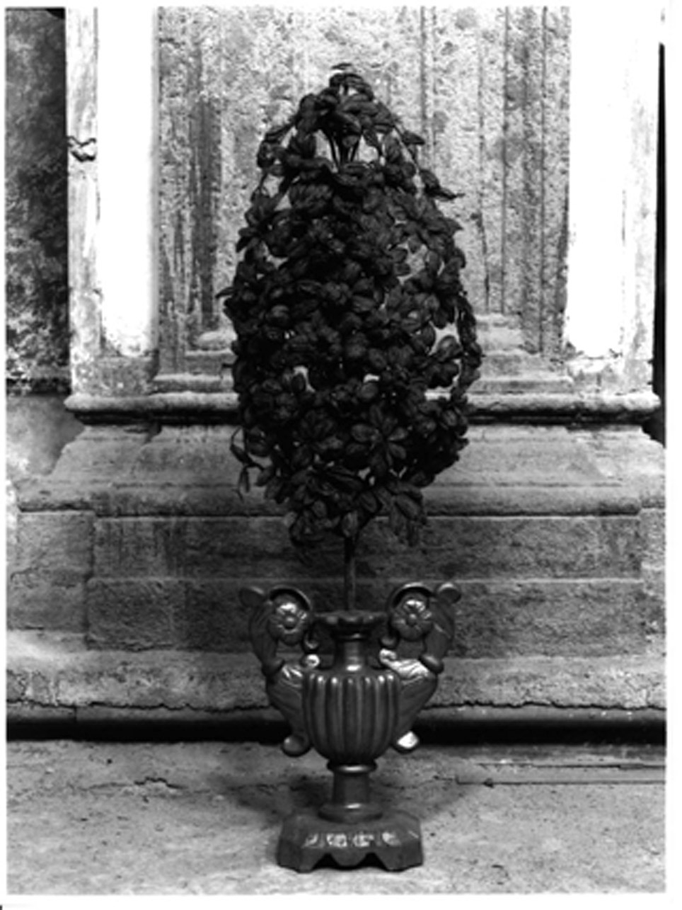 vaso d'altare con composizione floreale, serie - bottega napoletana (metà sec. XIX)