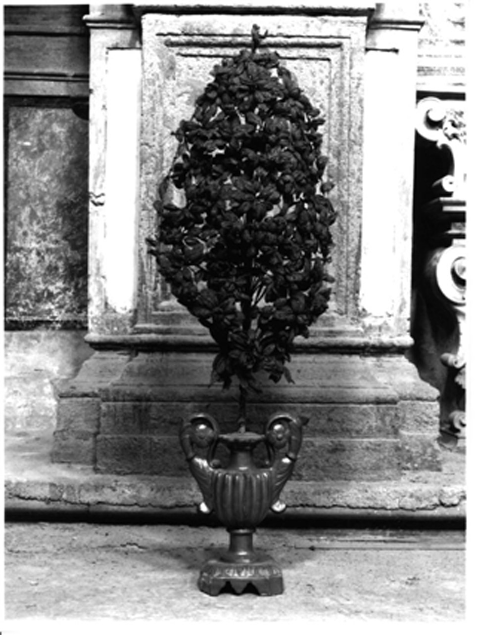 vaso d'altare con composizione floreale, serie - bottega napoletana (metà sec. XIX)