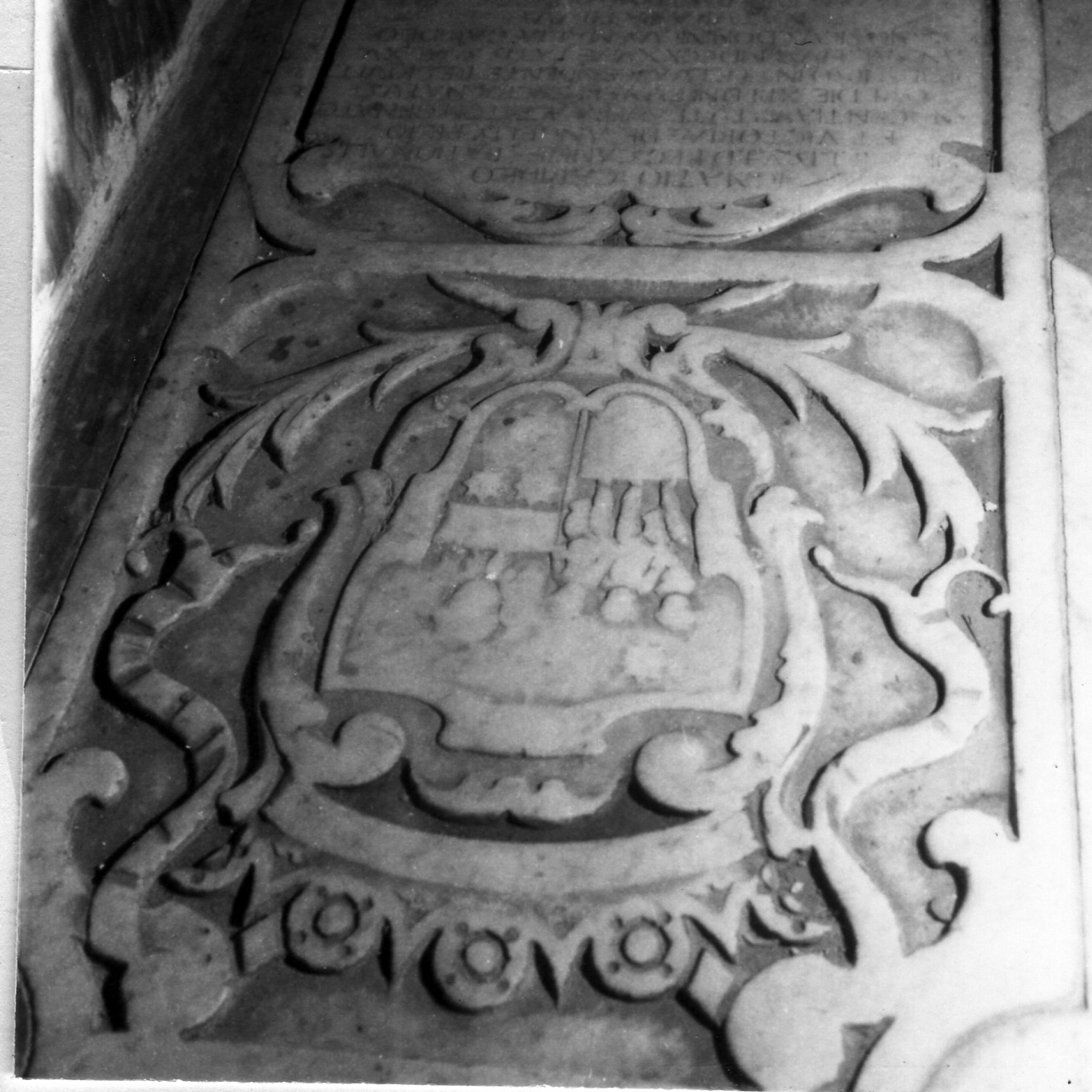 lapide tombale - bottega napoletana (sec. XVIII)