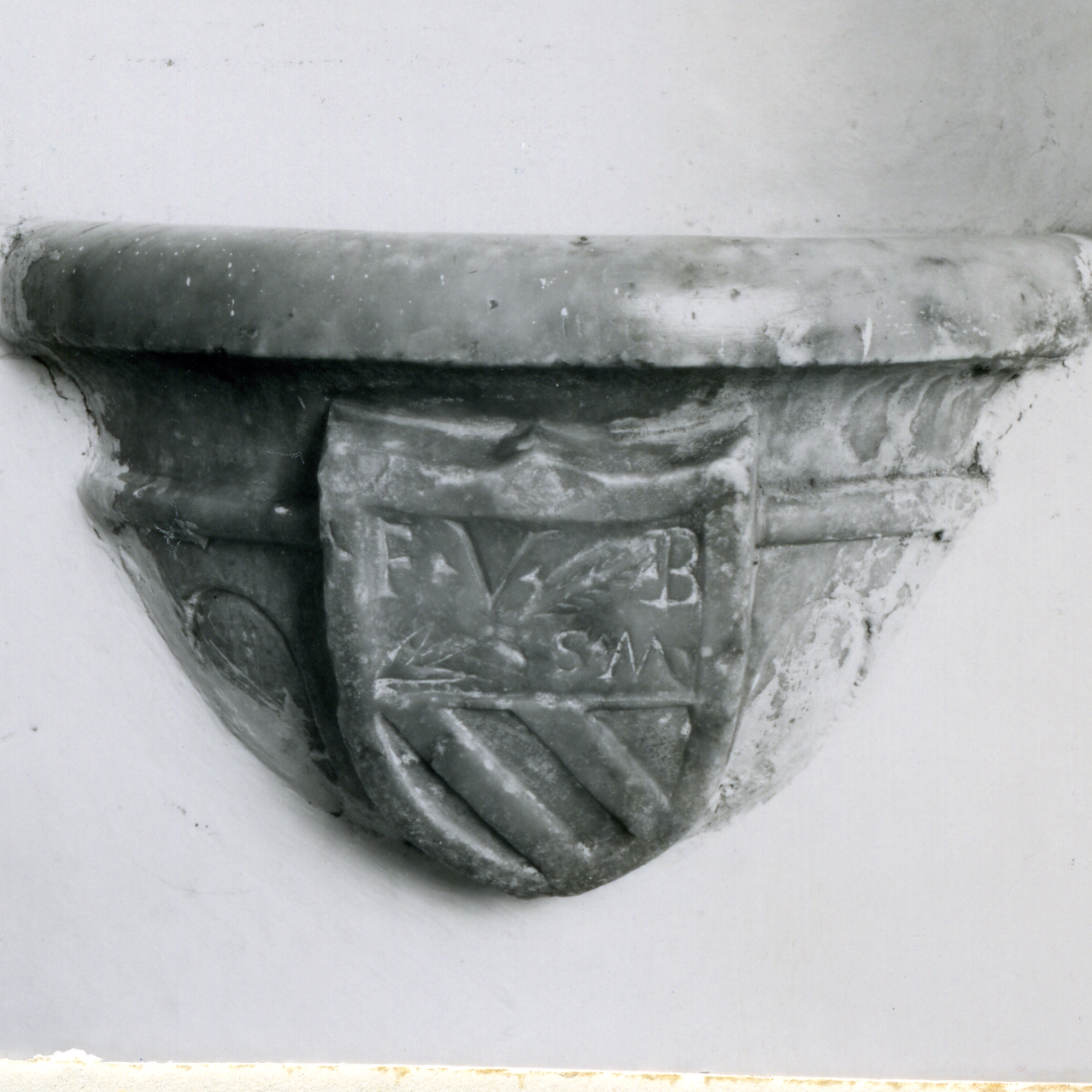 acquasantiera da parete - bottega campana (metà sec. XVIII)