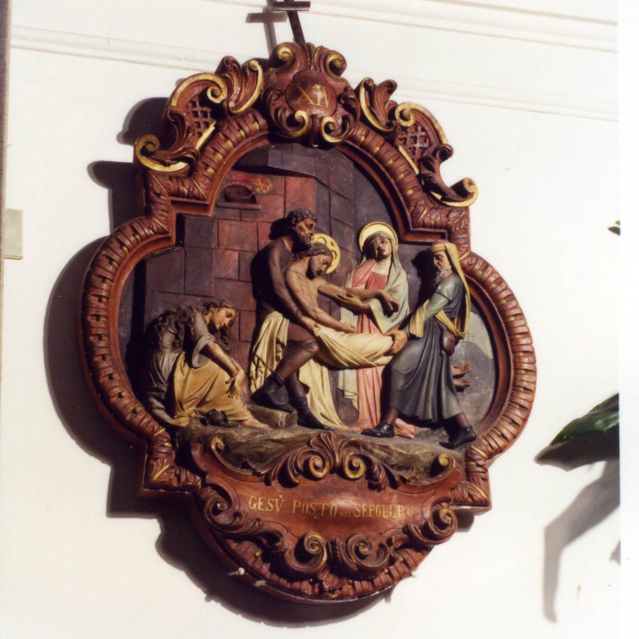 stazione XIV: Gesù deposto nel sepolcro (Via Crucis) - bottega napoletana (primo quarto sec. XX)