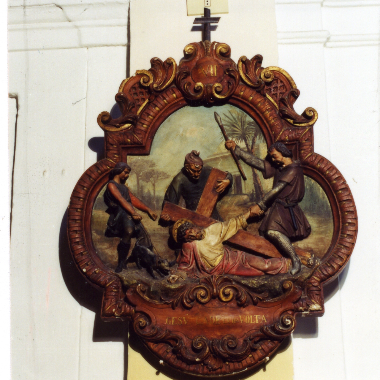 stazione VII: Gesù cade sotto la croce la seconda volta (Via Crucis) - bottega napoletana (primo quarto sec. XX)