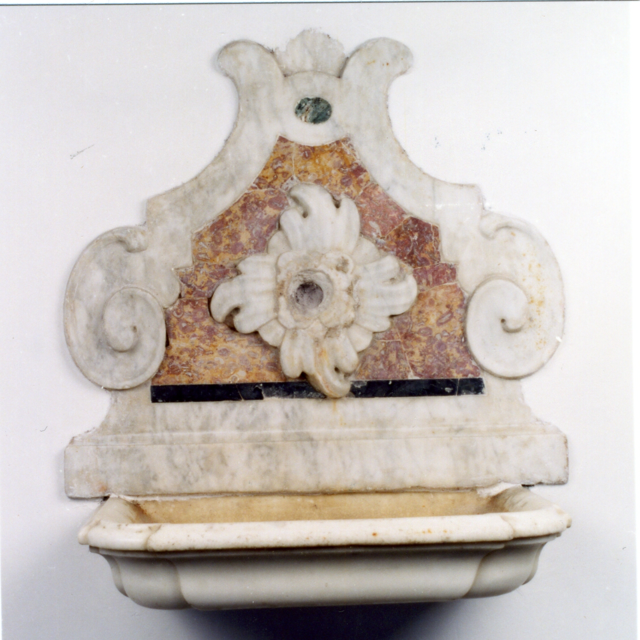 acquasantiera da parete - bottega napoletana (metà sec. XVIII)