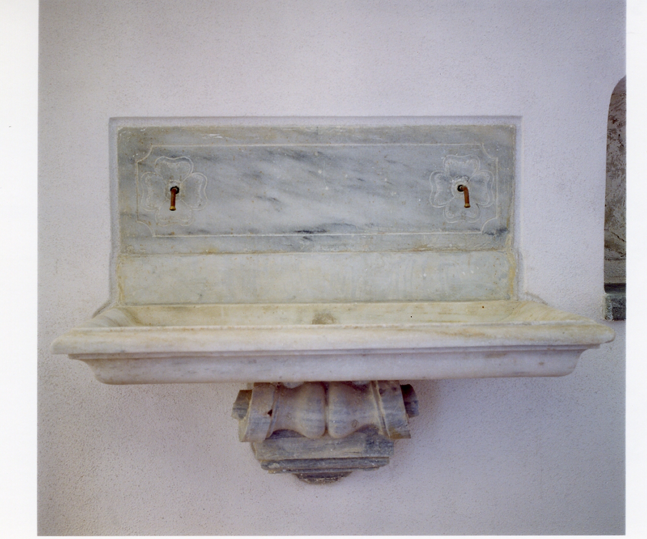 lavabo da sacrestia - bottega napoletana (seconda metà sec. XVIII)
