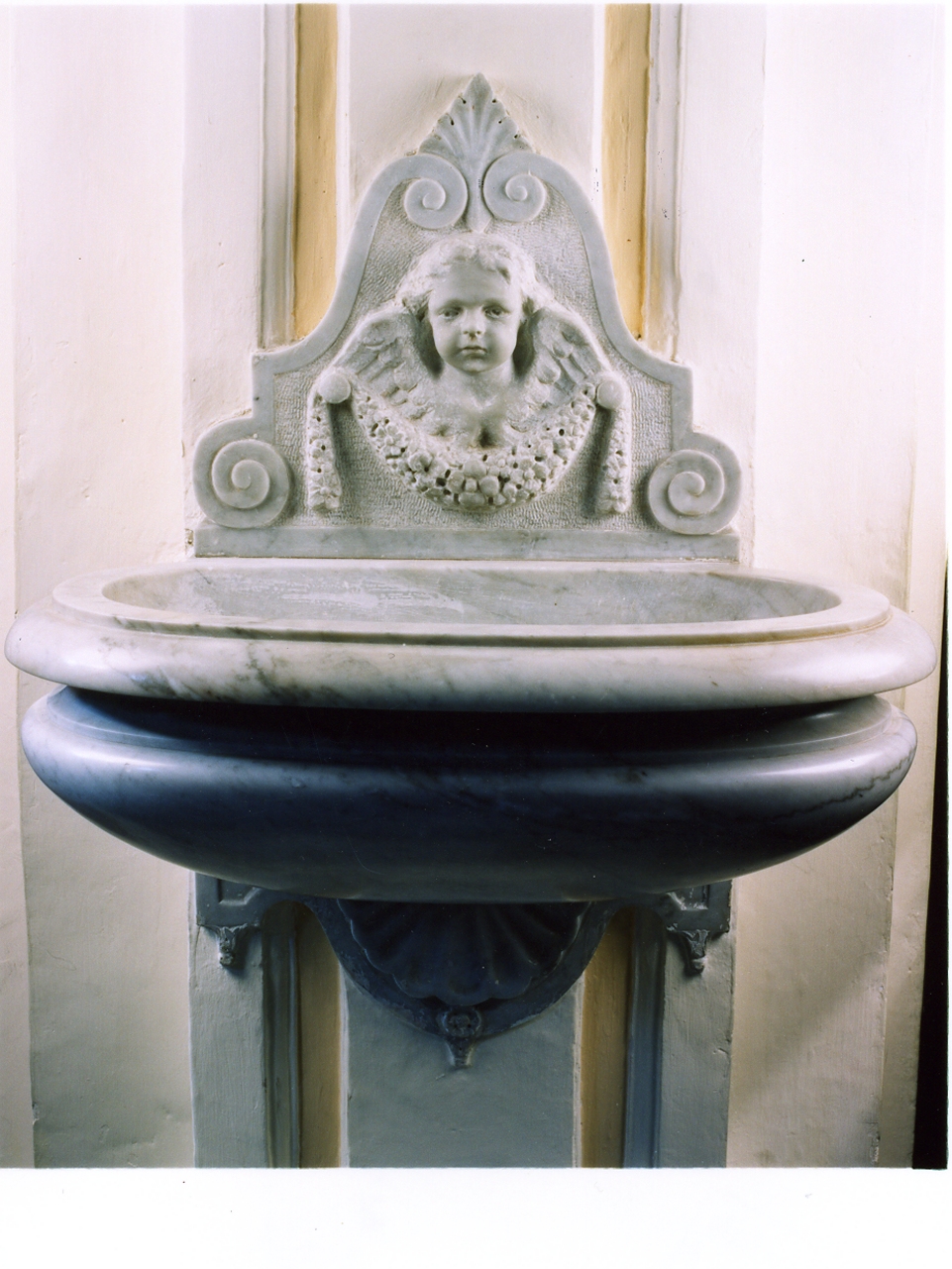 acquasantiera da parete - bottega napoletana (inizio sec. XX)