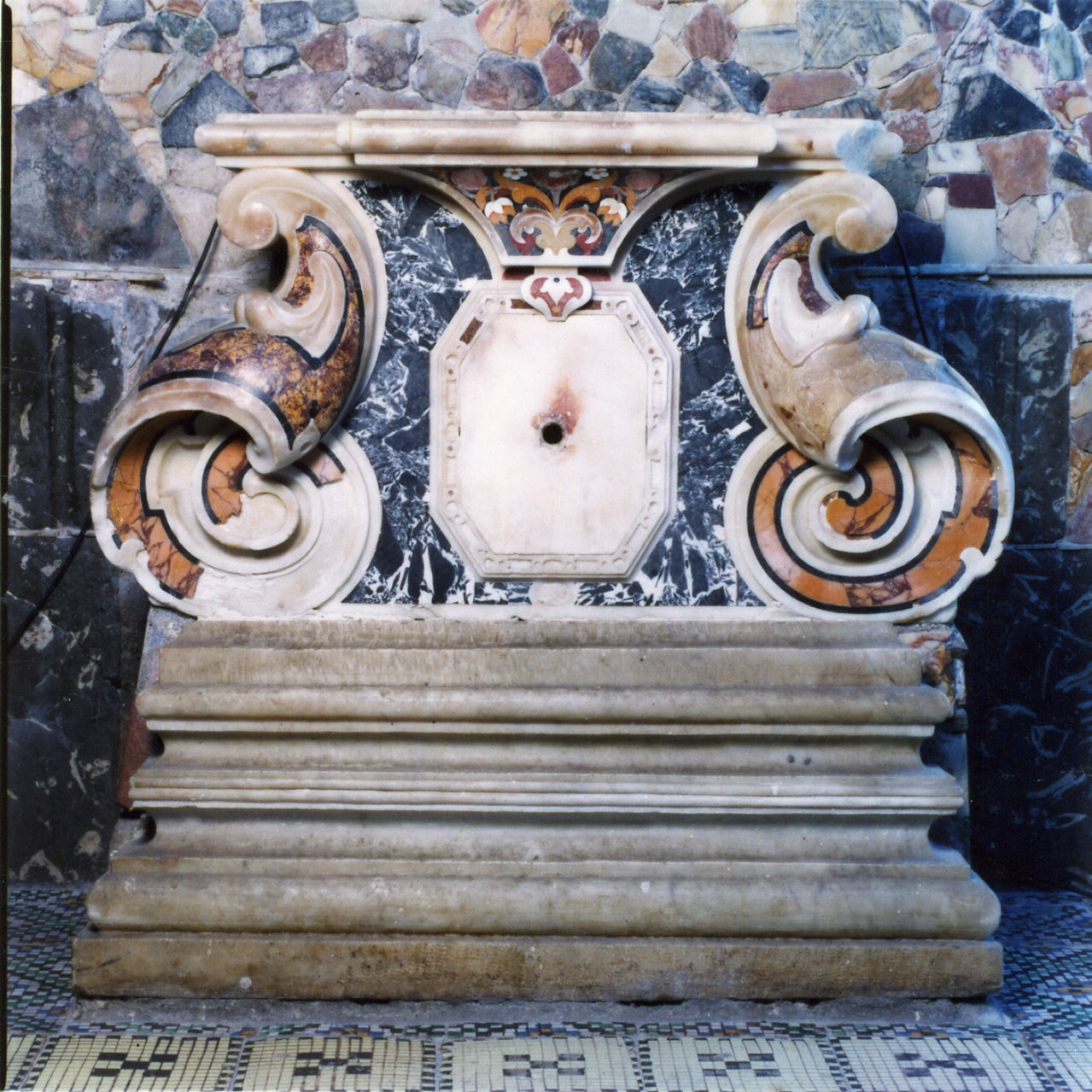 lavabo, frammento - bottega napoletana (metà sec. XVIII)