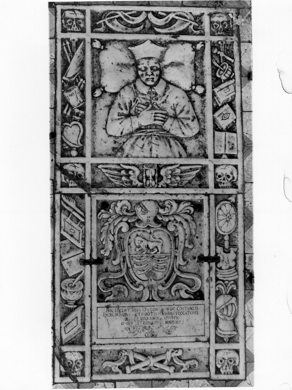 lastra tombale - bottega napoletana (sec. XVII)