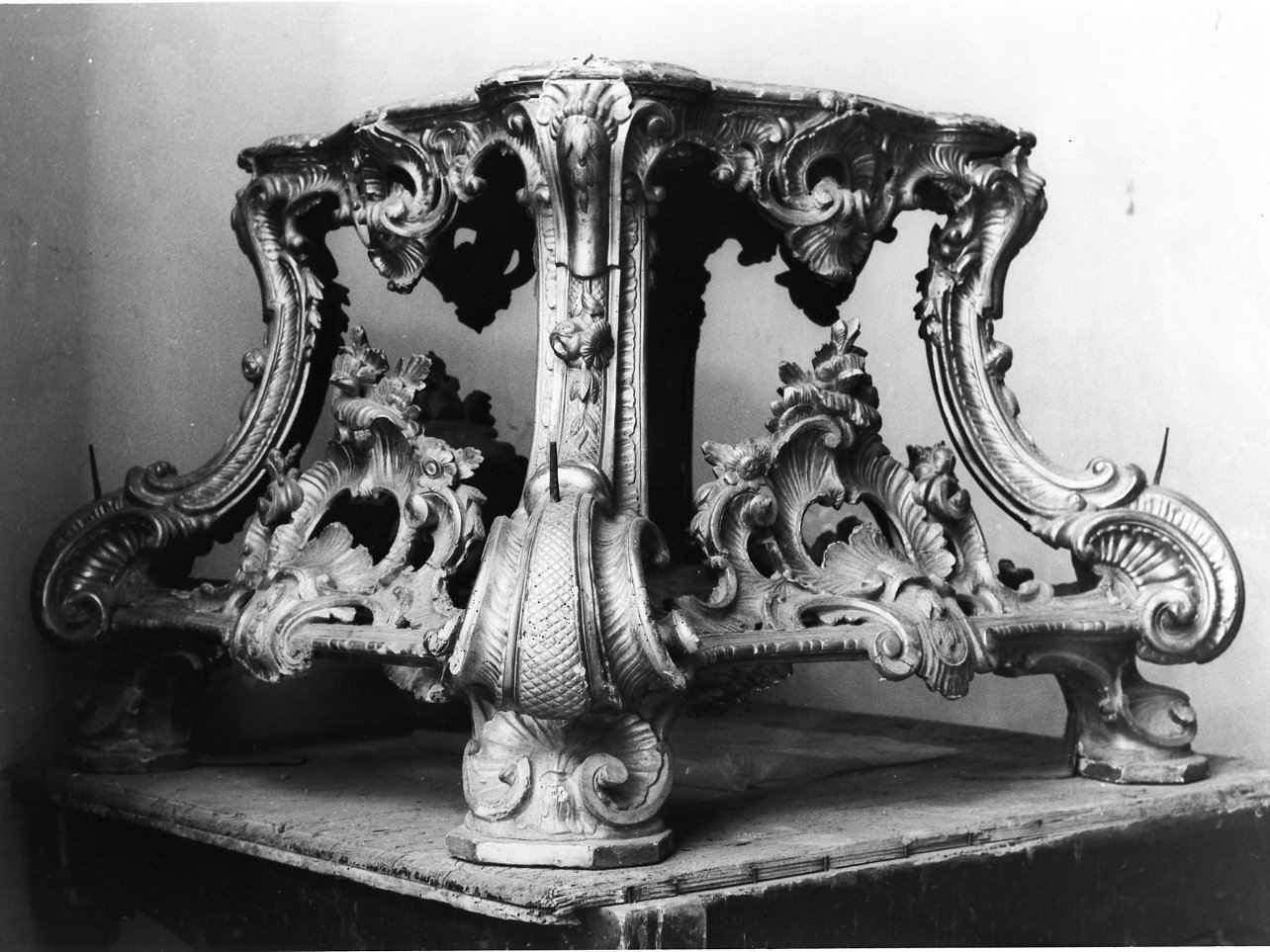 piedistallo di statua - bottega napoletana (prima metà sec. XVIII)