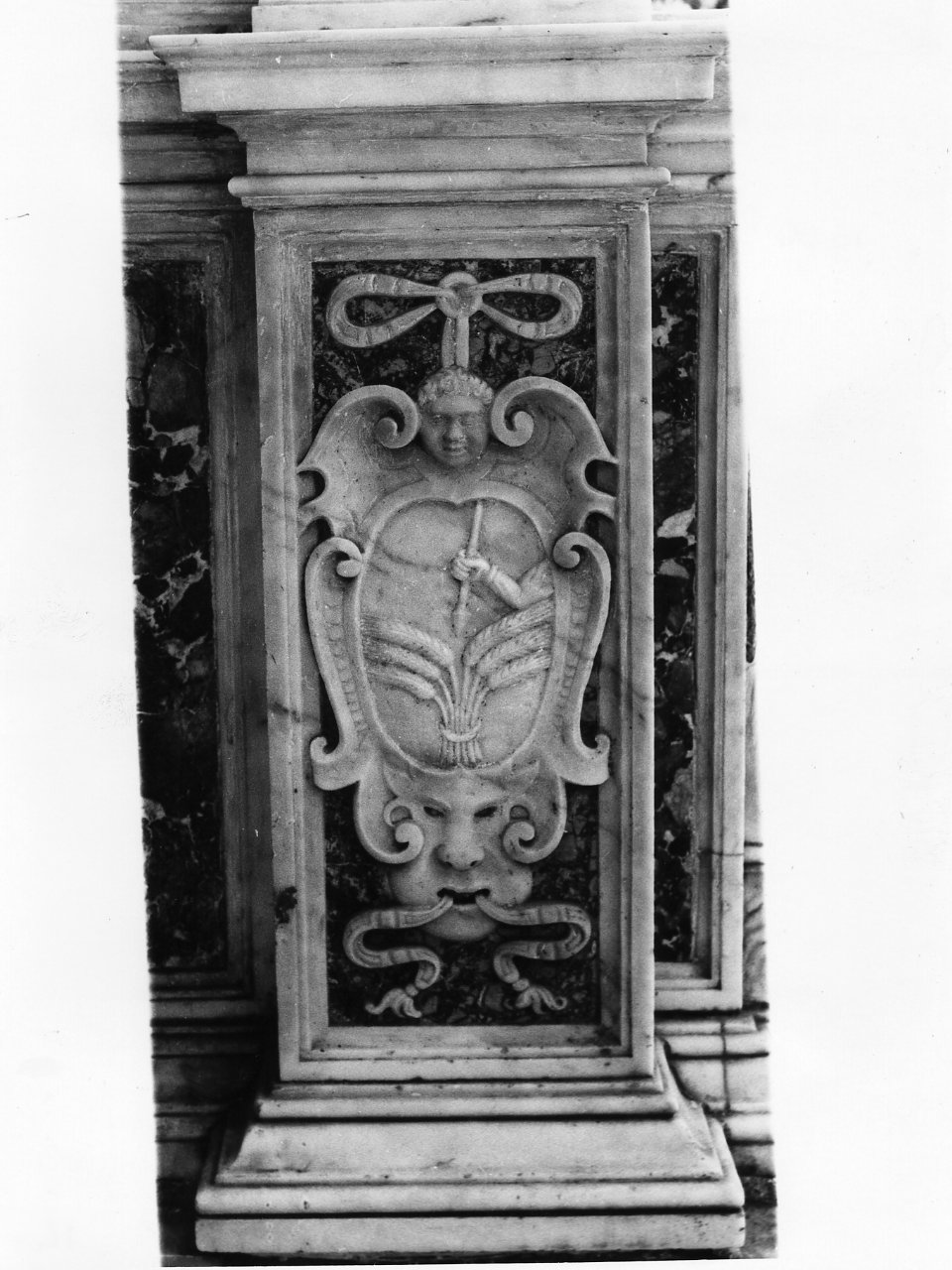 stemma (rilievo) - bottega napoletana (primo quarto sec. XVII)